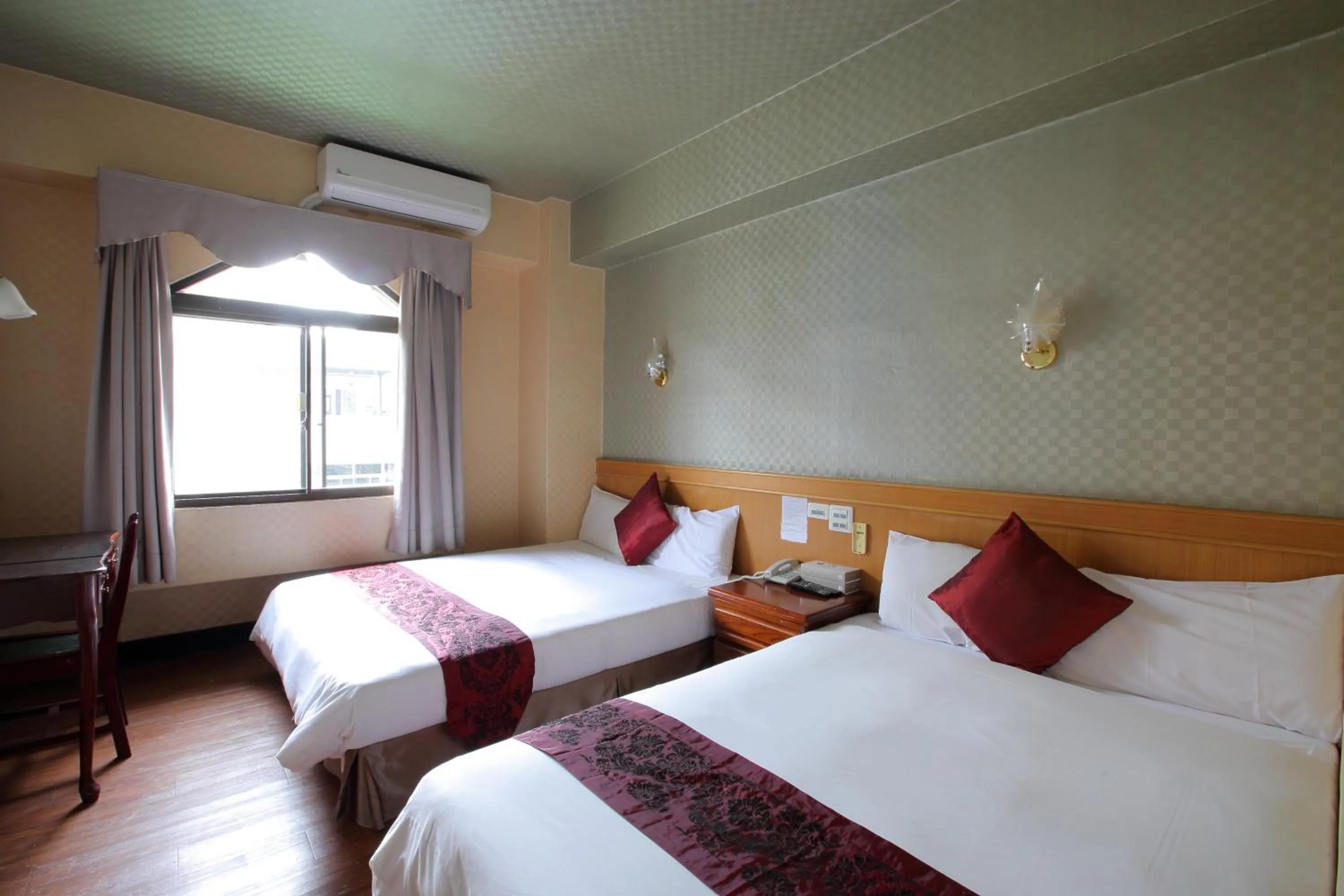 Bed in Chiayi Crown Hotel