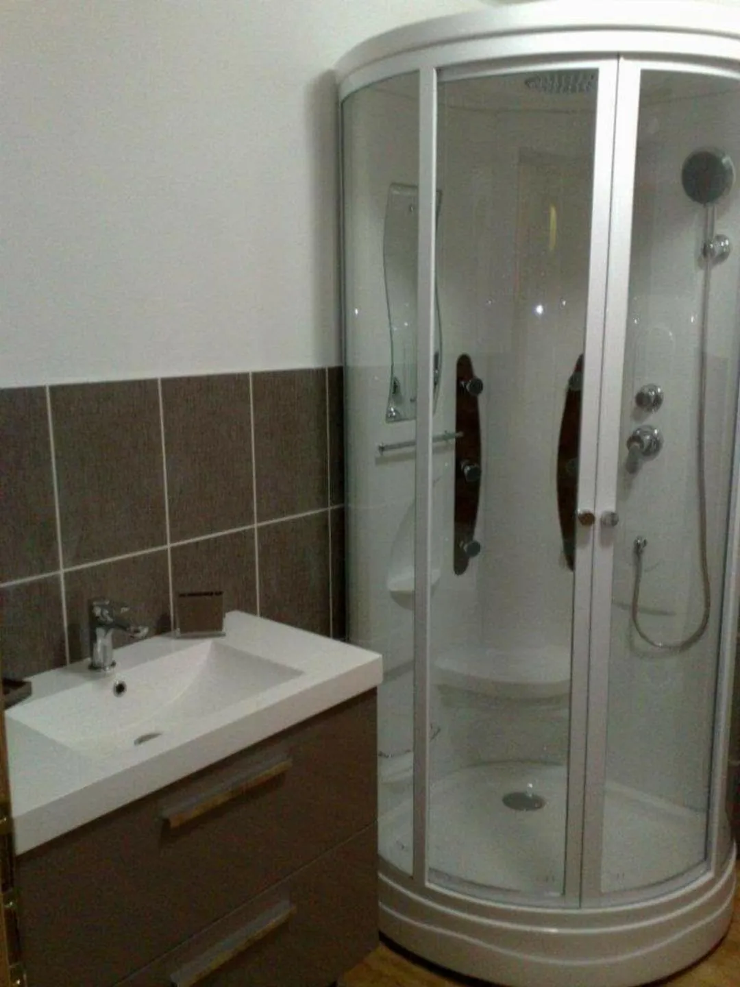 Shower in Au Soleil Boulonnais