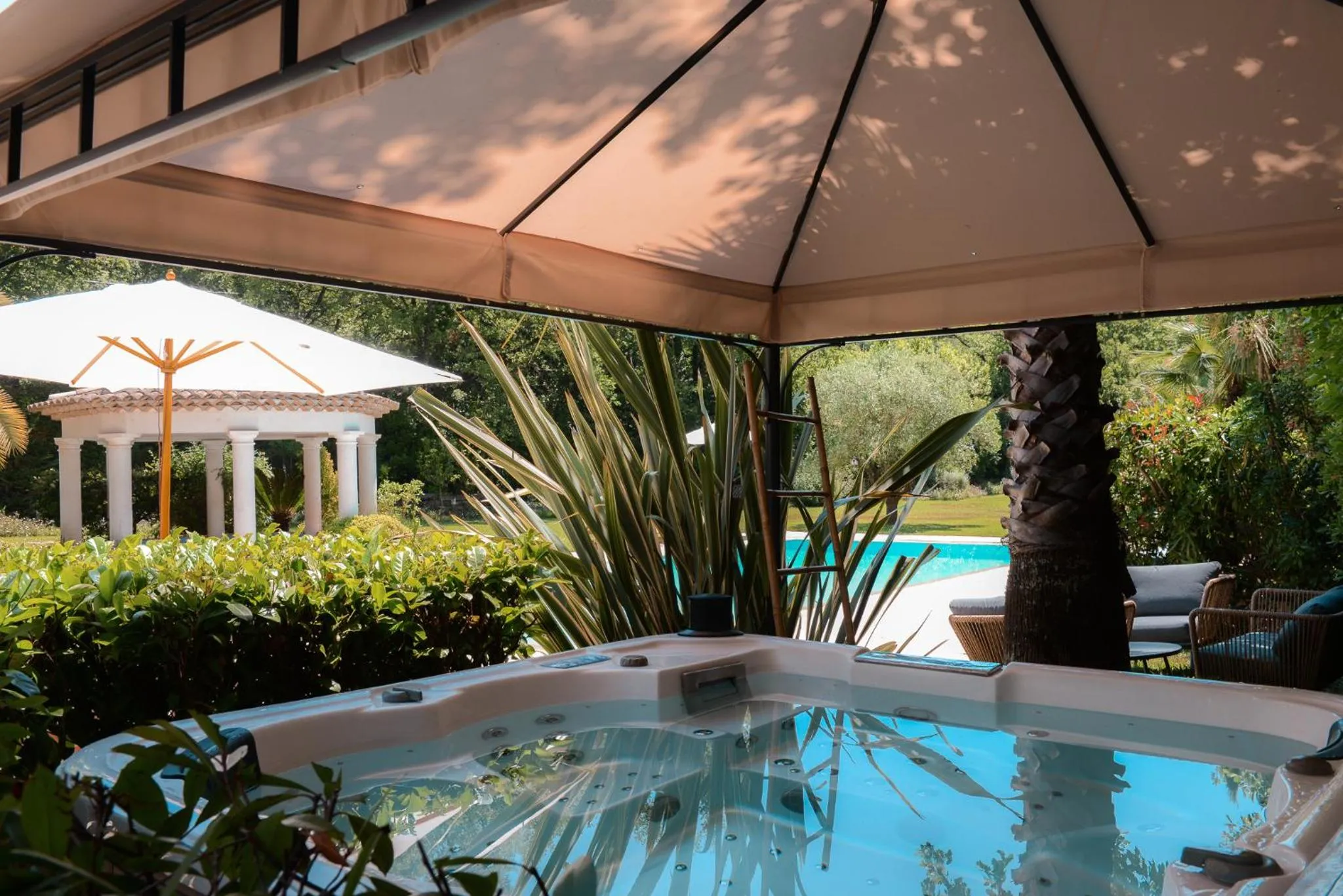 Hot Tub in La Parenthèse de Marie