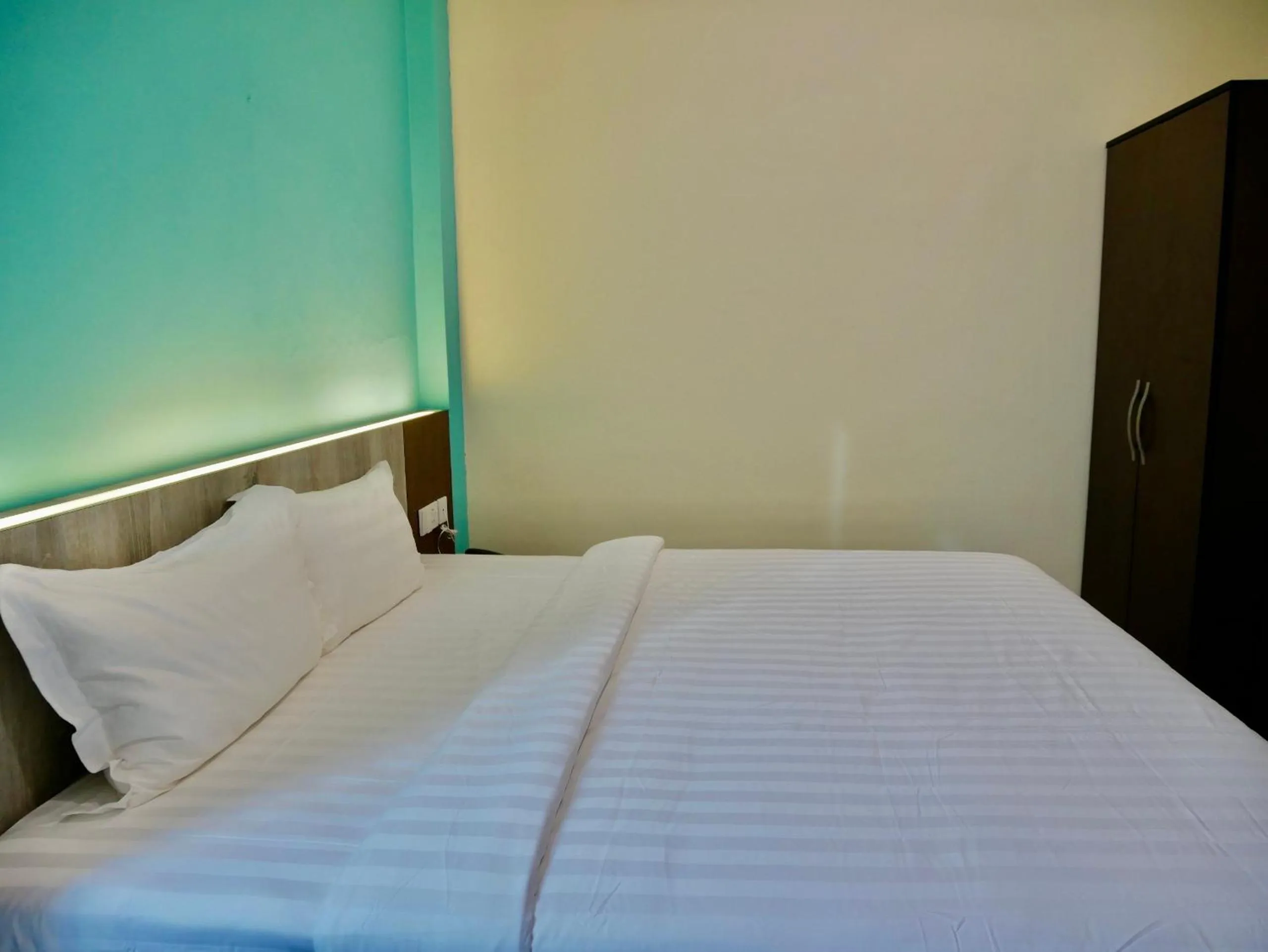 Bedroom, Bed in Pantai Regal City Hotel