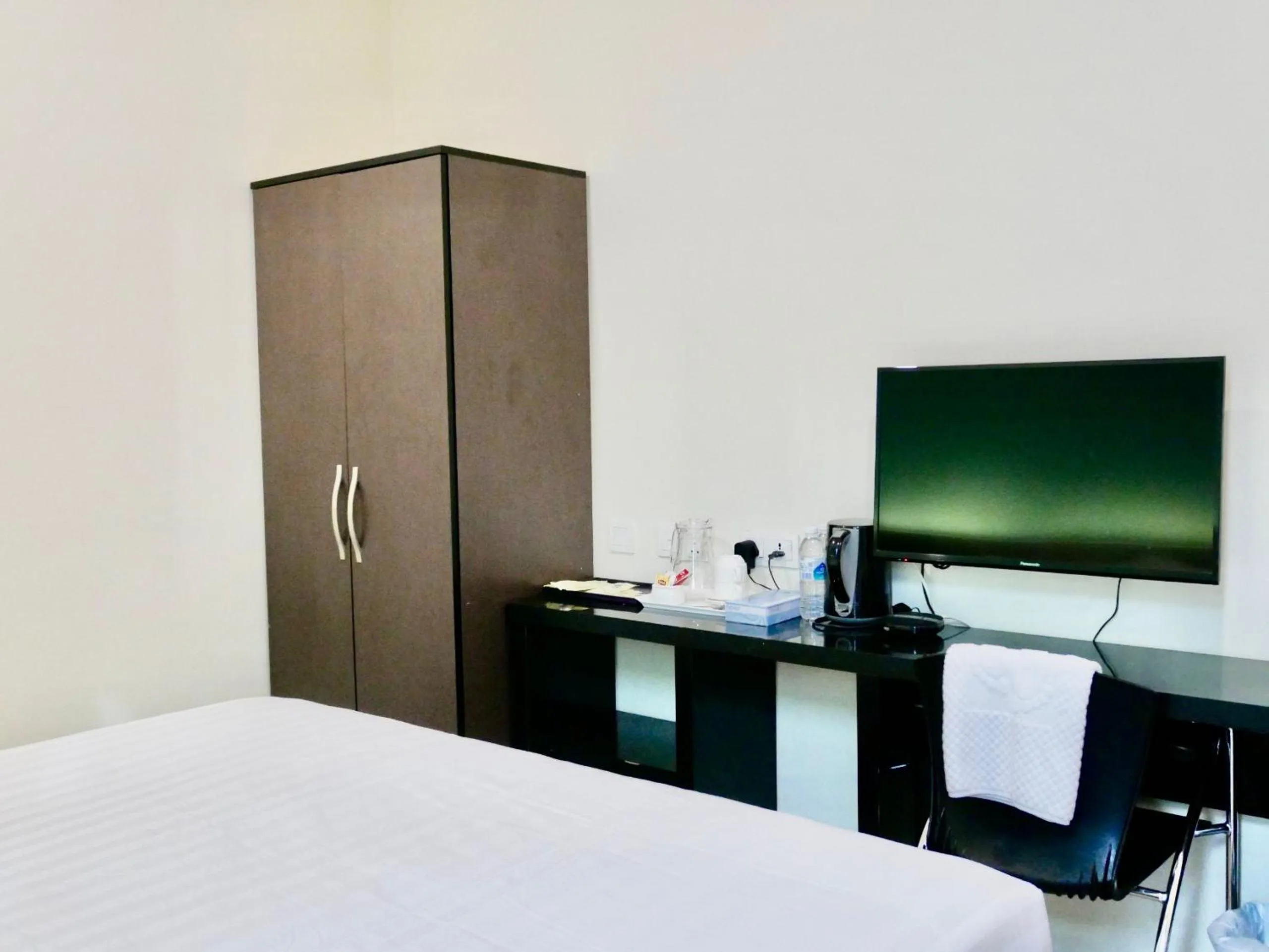 TV and multimedia, Bed in Pantai Regal City Hotel