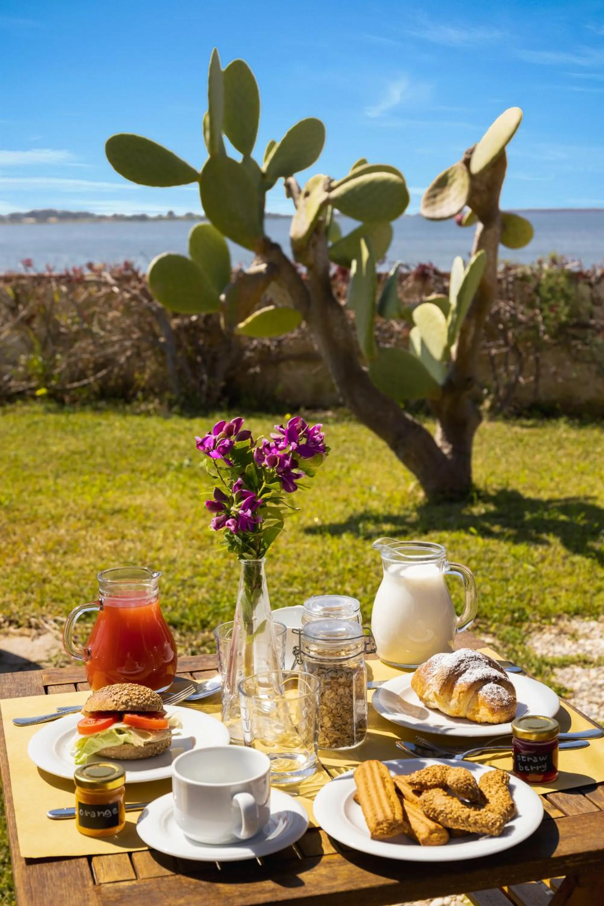 Breakfast in Laguna dei Fenici