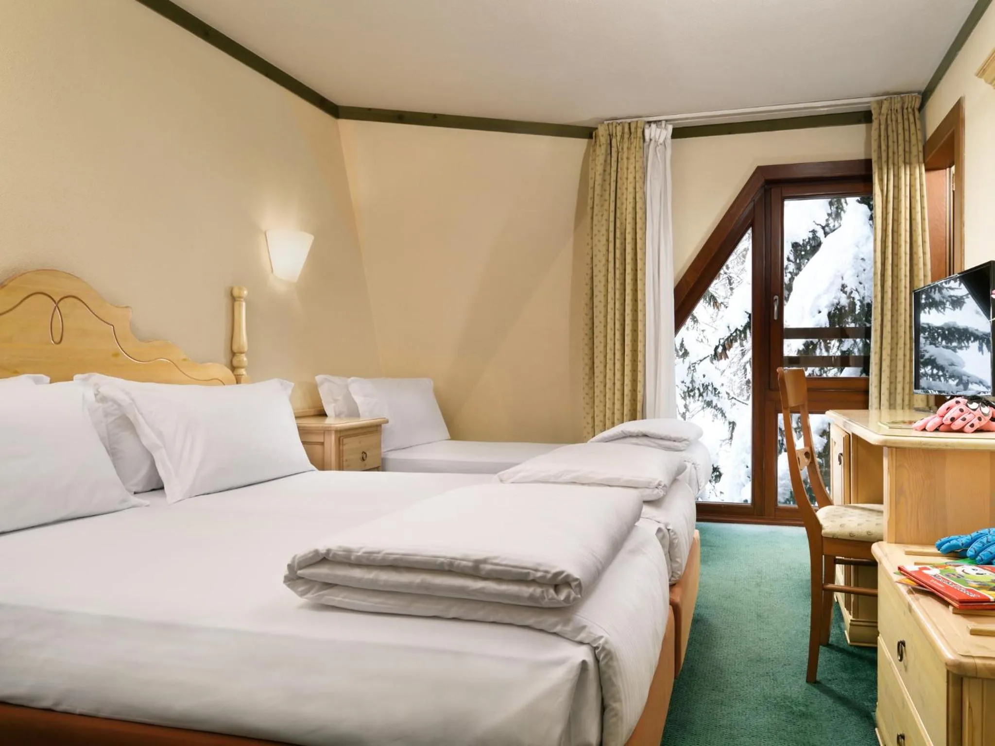 Photo of the whole room, Bed in TH Pila