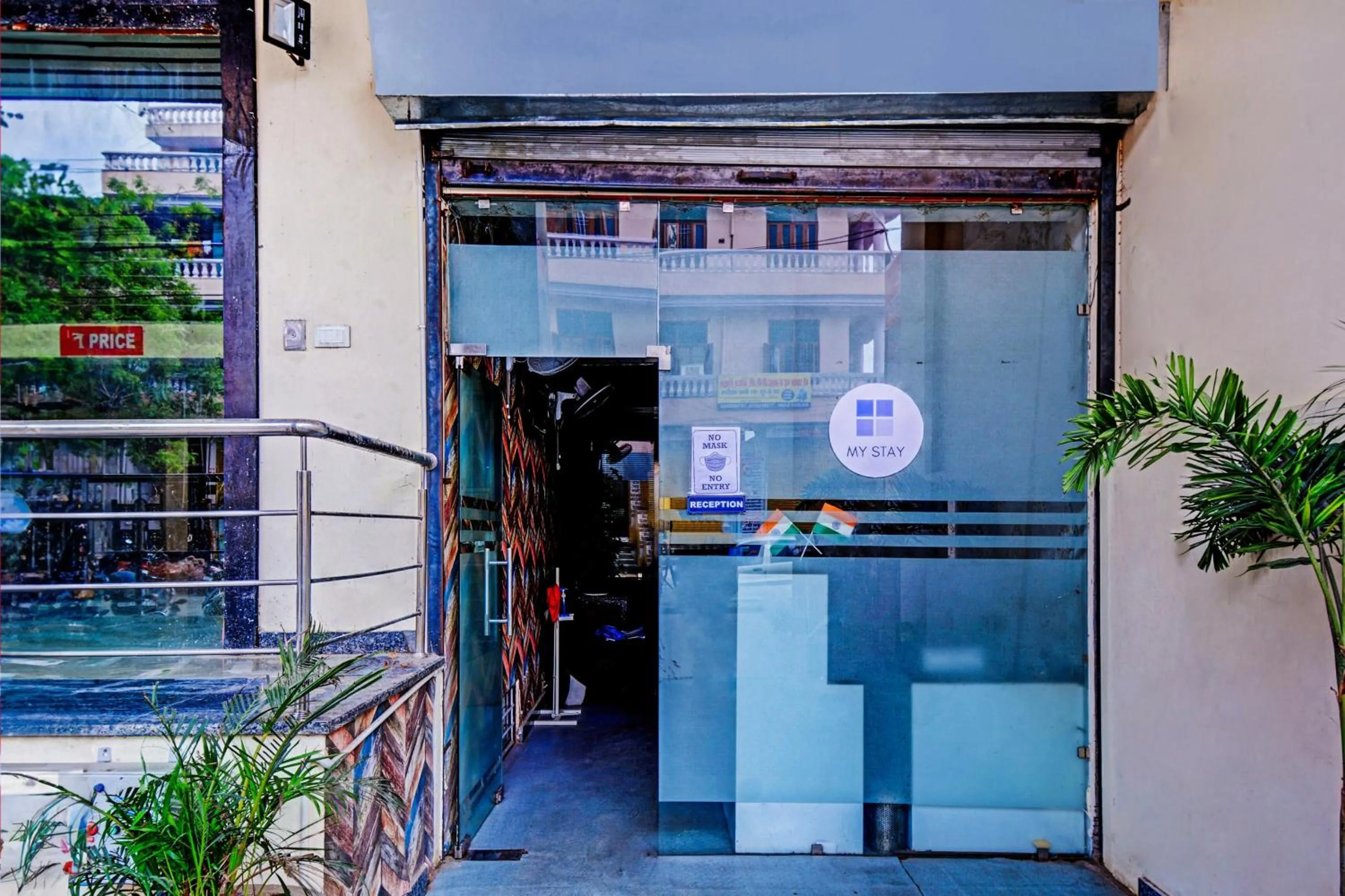 Facade/entrance in OYO Hotel O My Stay Retreat