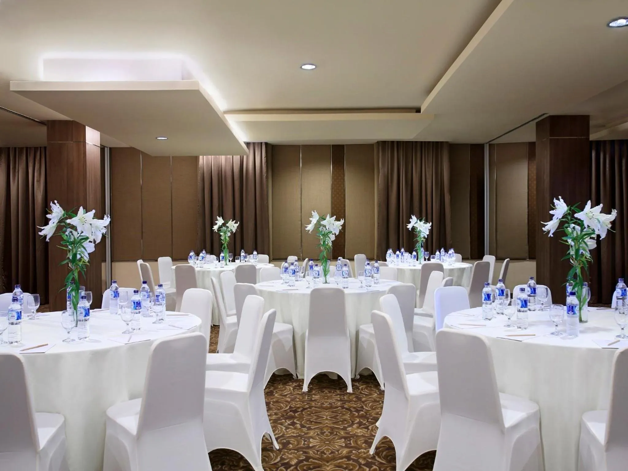Business facilities in Hotel Santika Depok