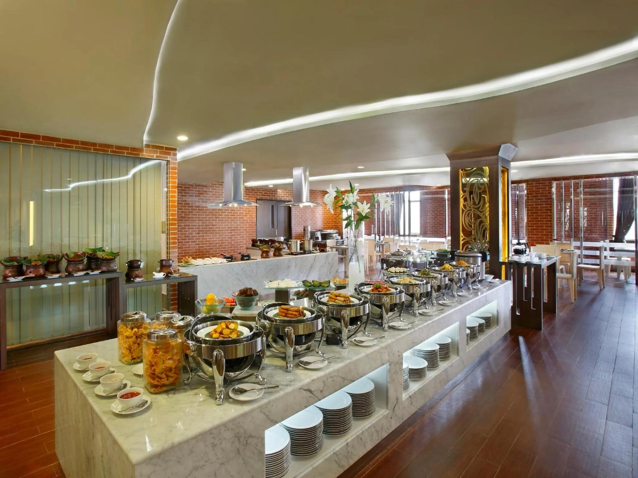 Restaurant/places to eat in Hotel Santika Depok