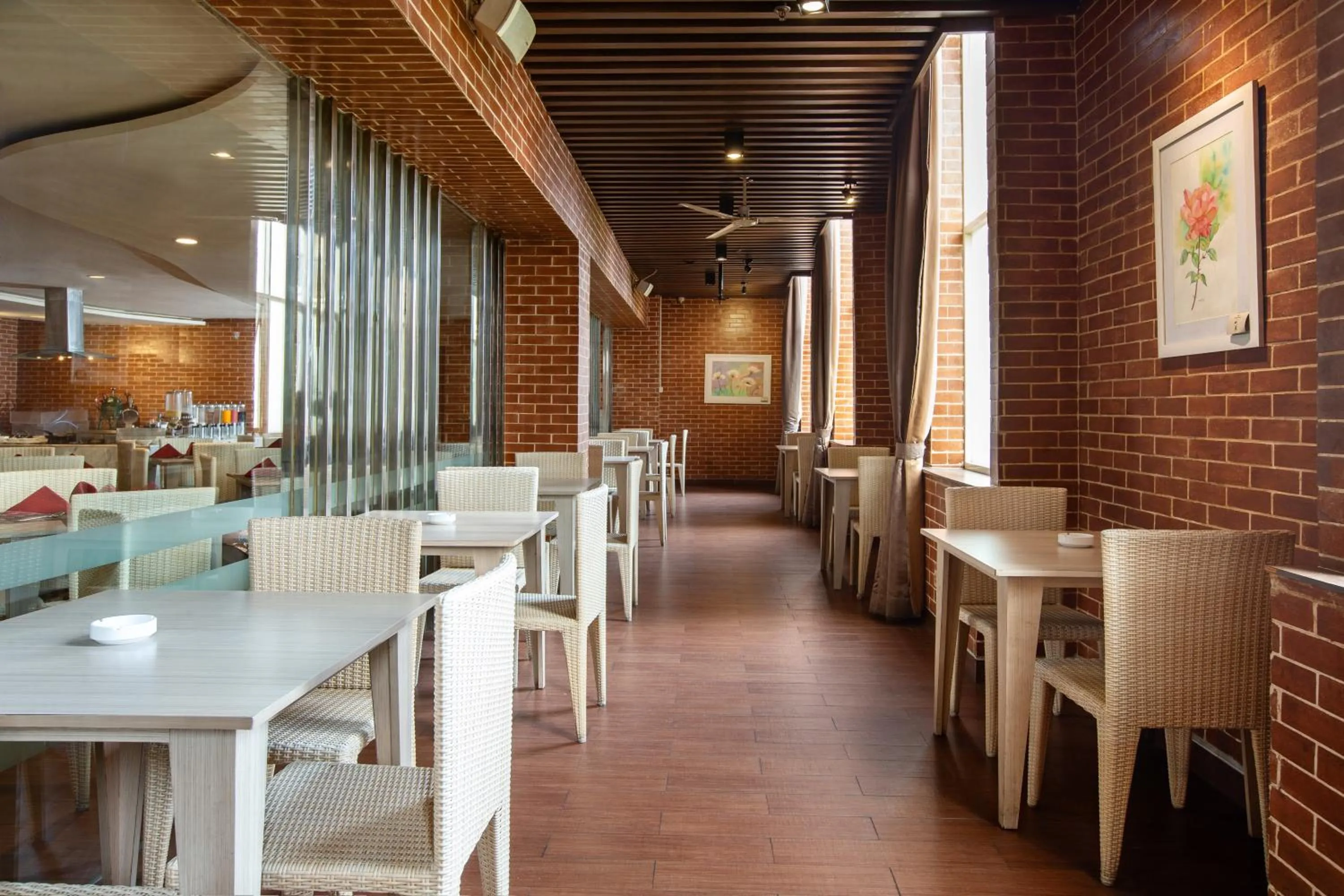 Restaurant/places to eat in Hotel Santika Depok