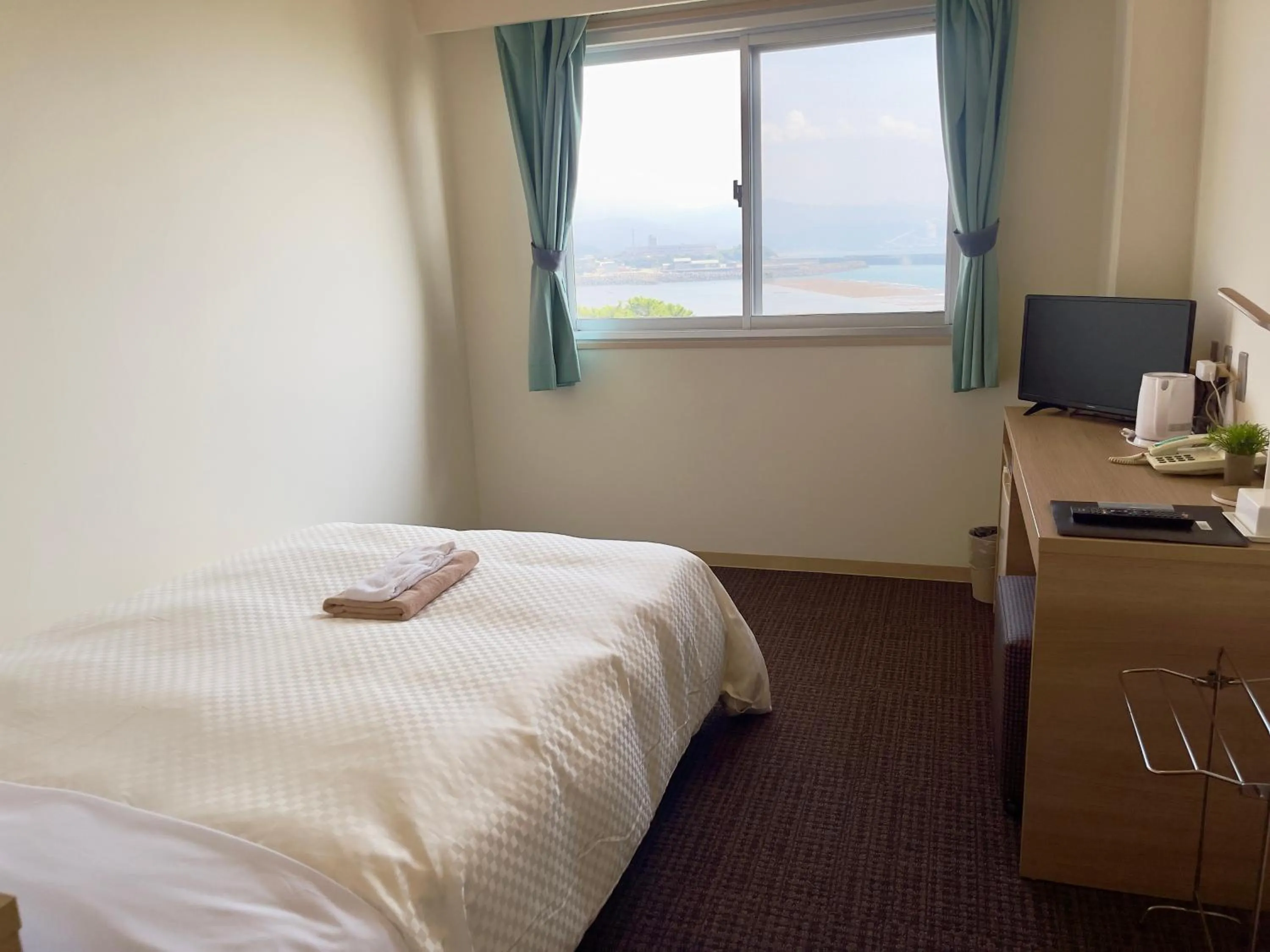 Bed in Amakusa Onsen Hotel Shikisakikan