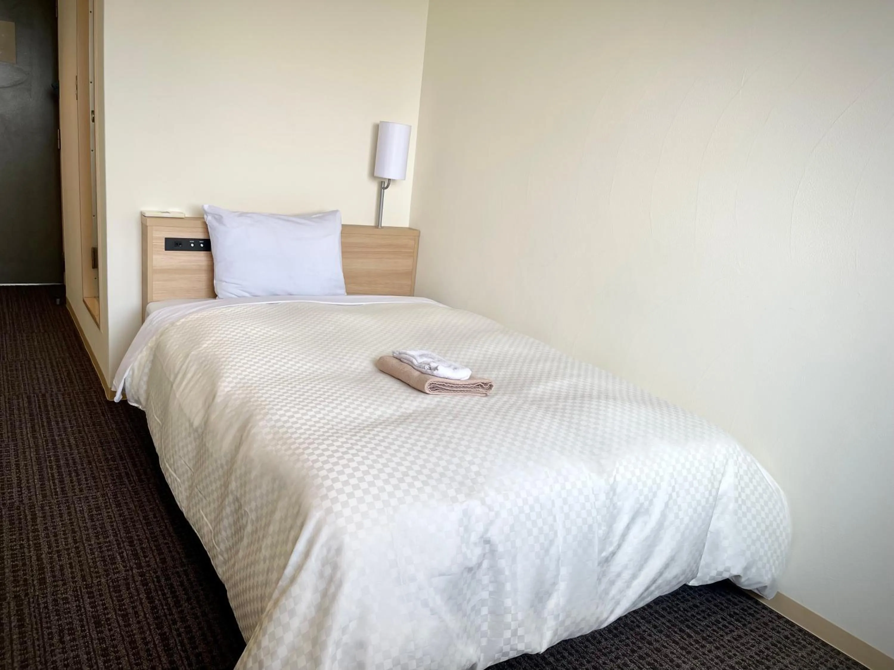 Bed in Amakusa Onsen Hotel Shikisakikan