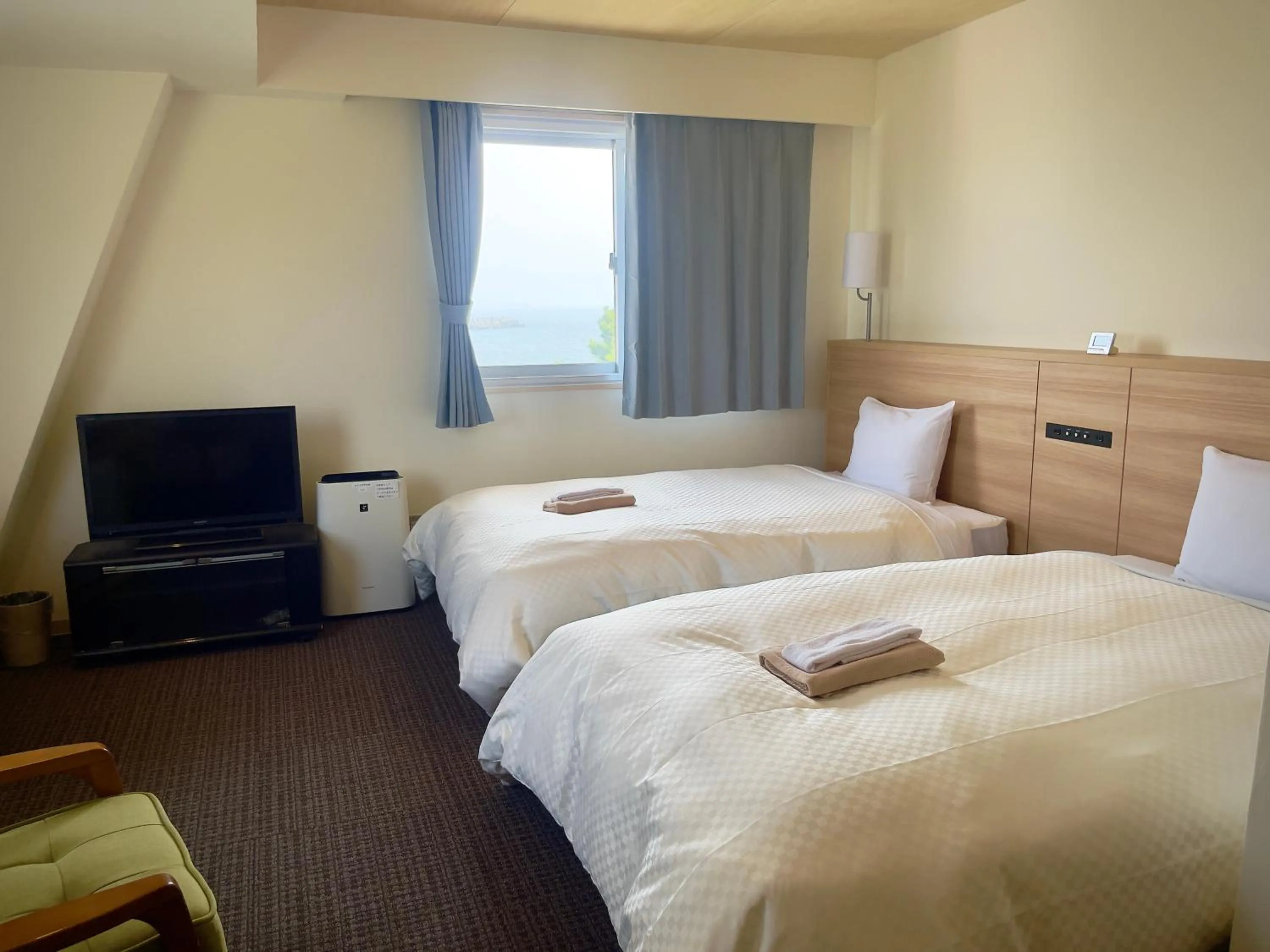 Bed in Amakusa Onsen Hotel Shikisakikan