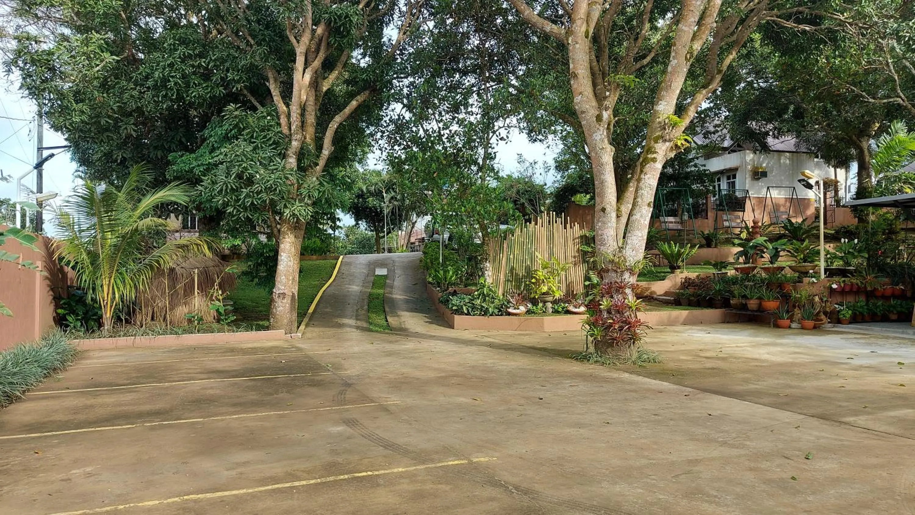 Parking in Felicitas Tagaytay