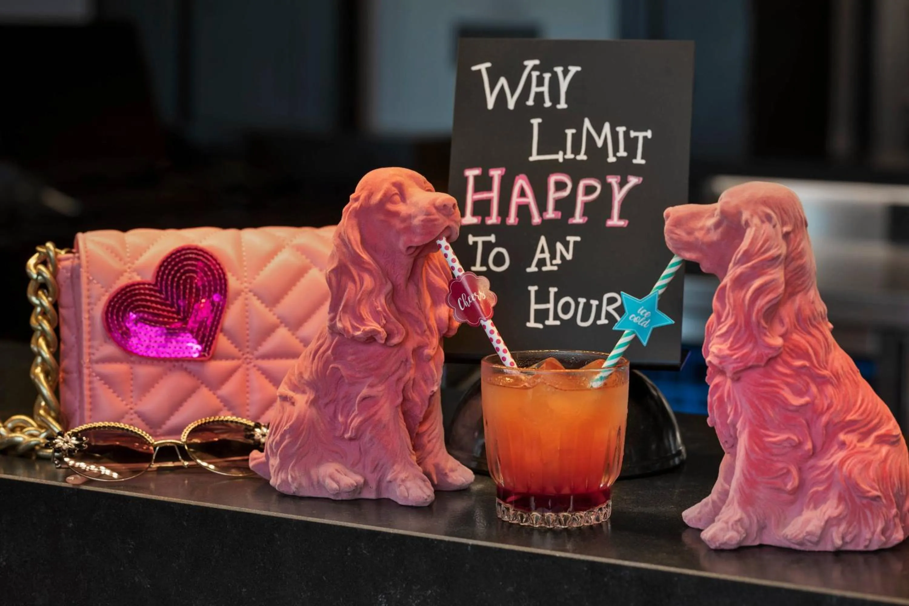 Lounge or bar in Moxy Bremen