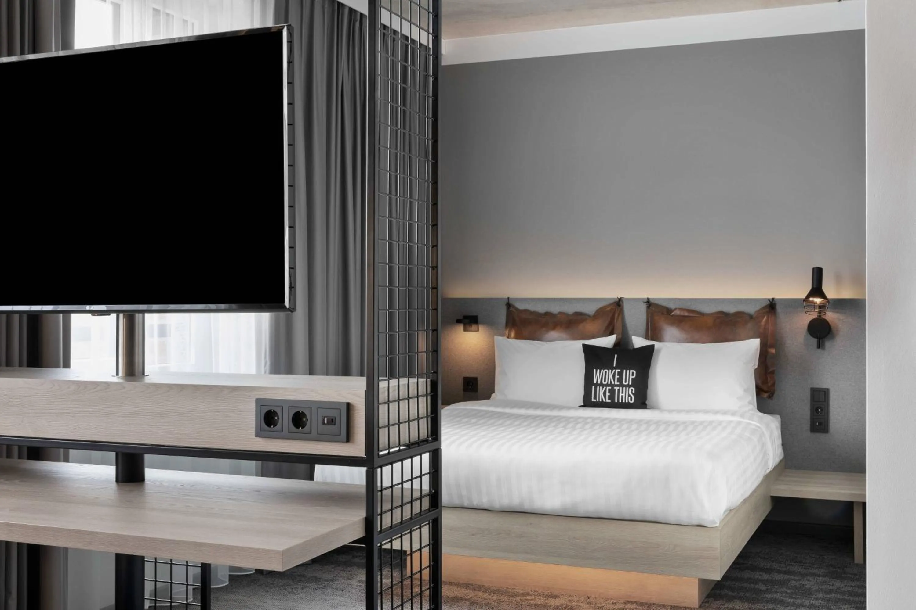 Photo of the whole room, Bed in Moxy Bremen