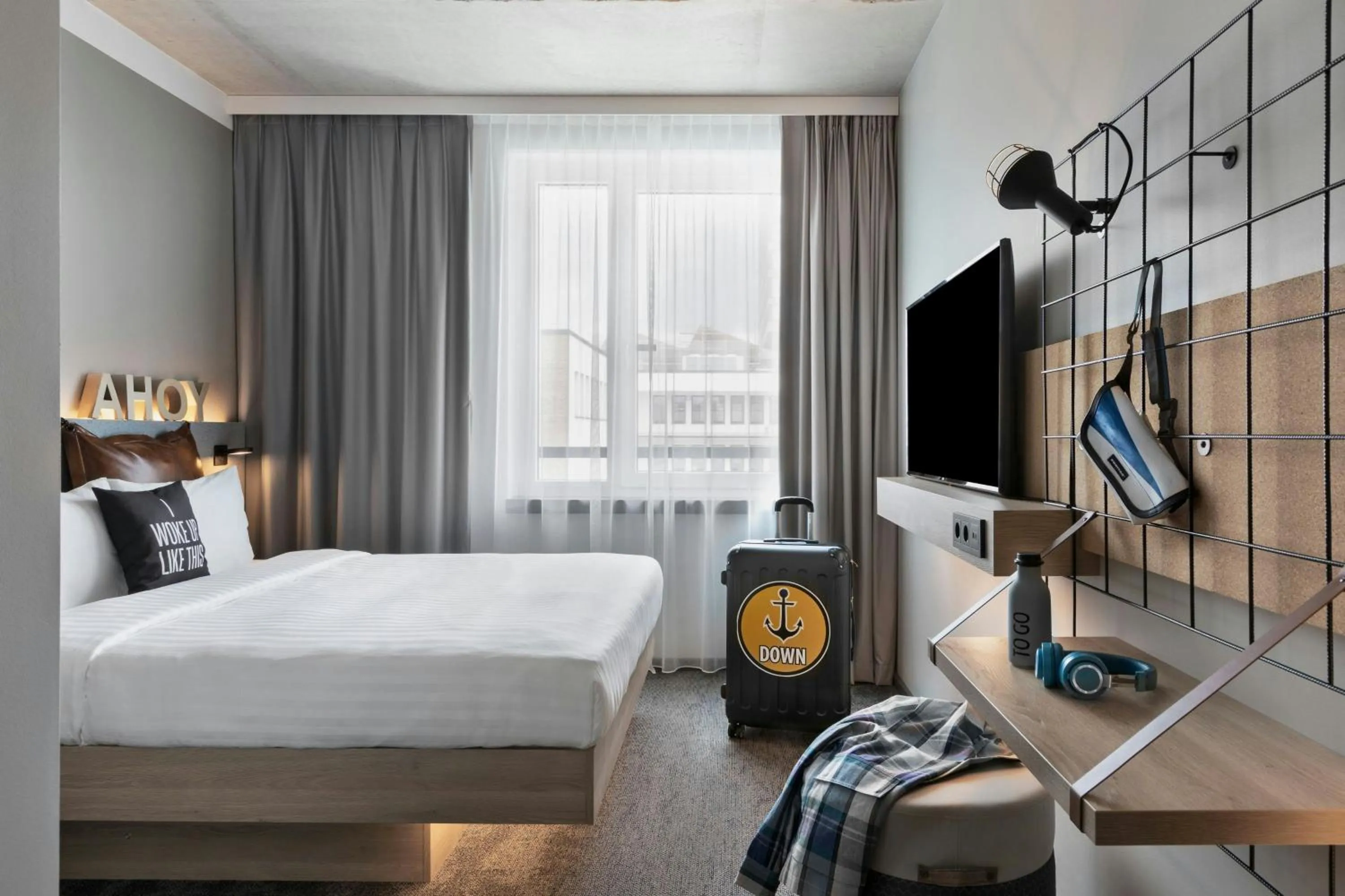 Photo of the whole room, Bed in Moxy Bremen