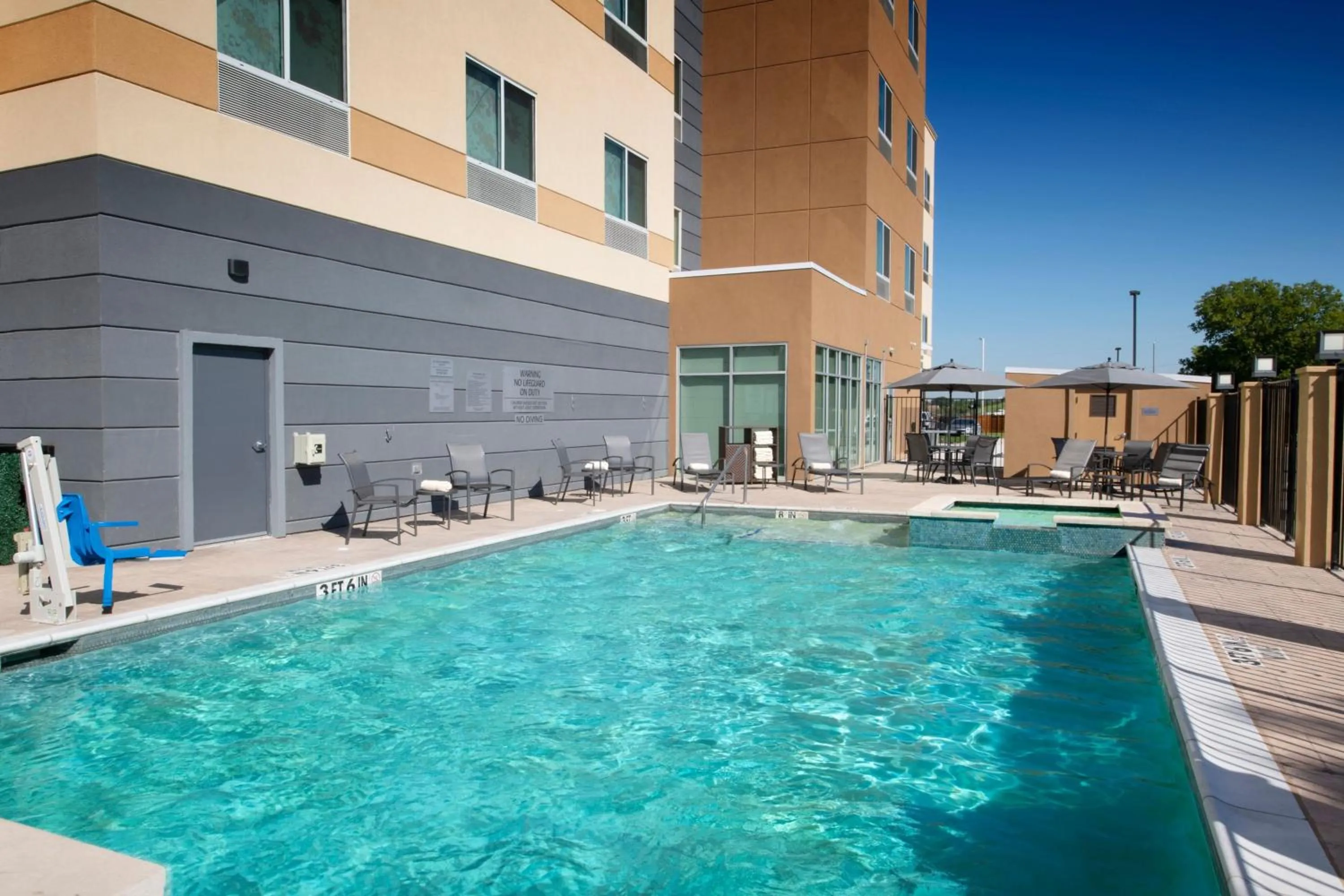 Swimming pool in Fairfield by Marriott Inn & Suites Dallas East