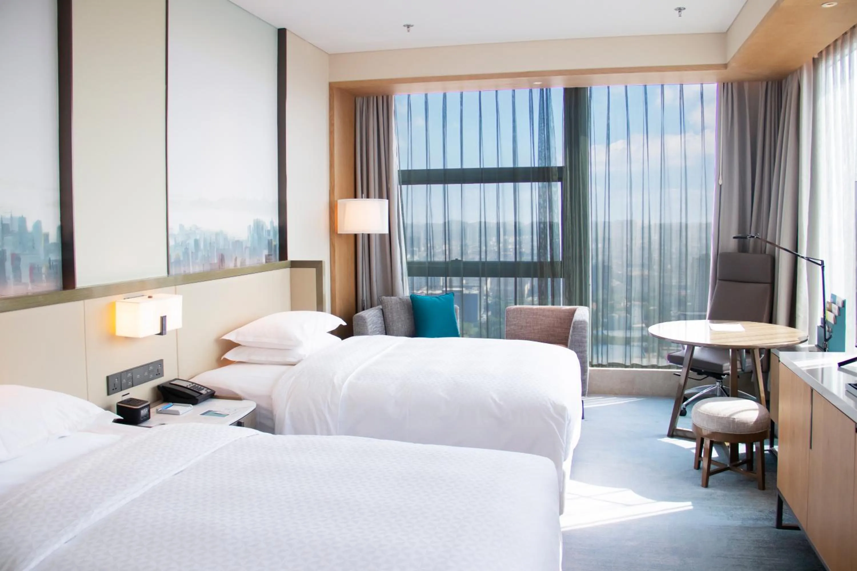 Photo of the whole room, Bed in Four Points by Sheraton Wuhan, Jiangxia