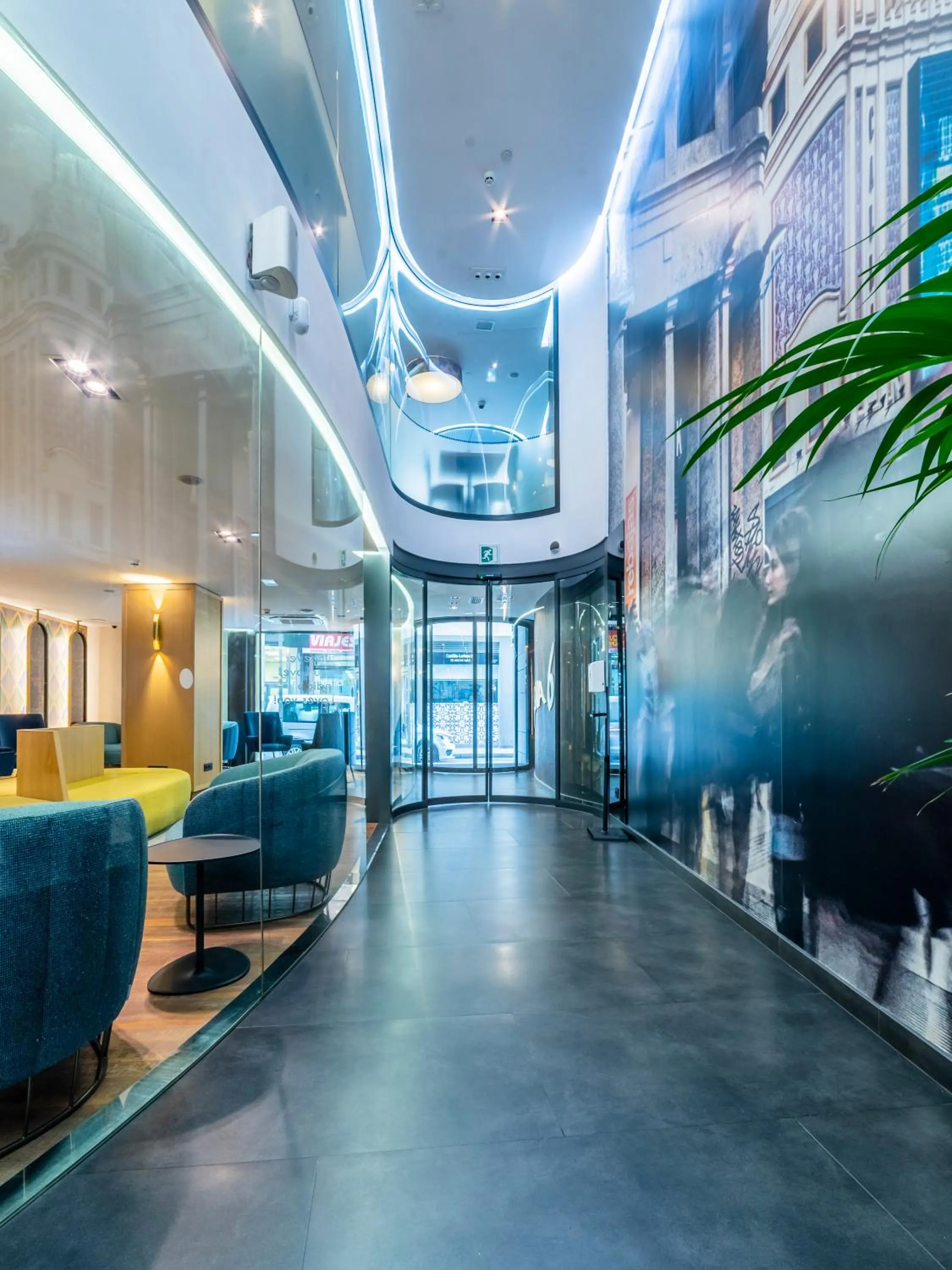 Lobby or reception in Hotel Indigo Madrid - Gran Vía by IHG