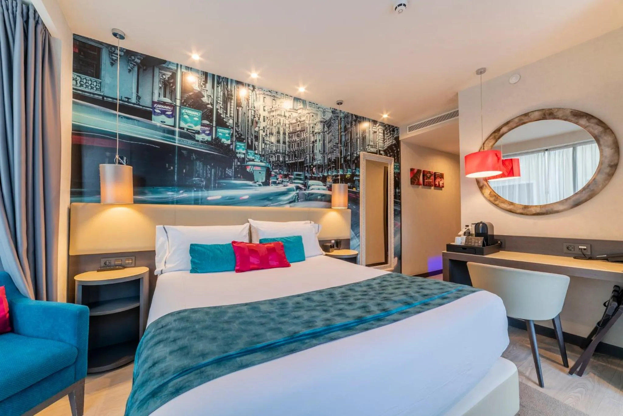 Photo of the whole room, Bed in Hotel Indigo Madrid - Gran Vía by IHG