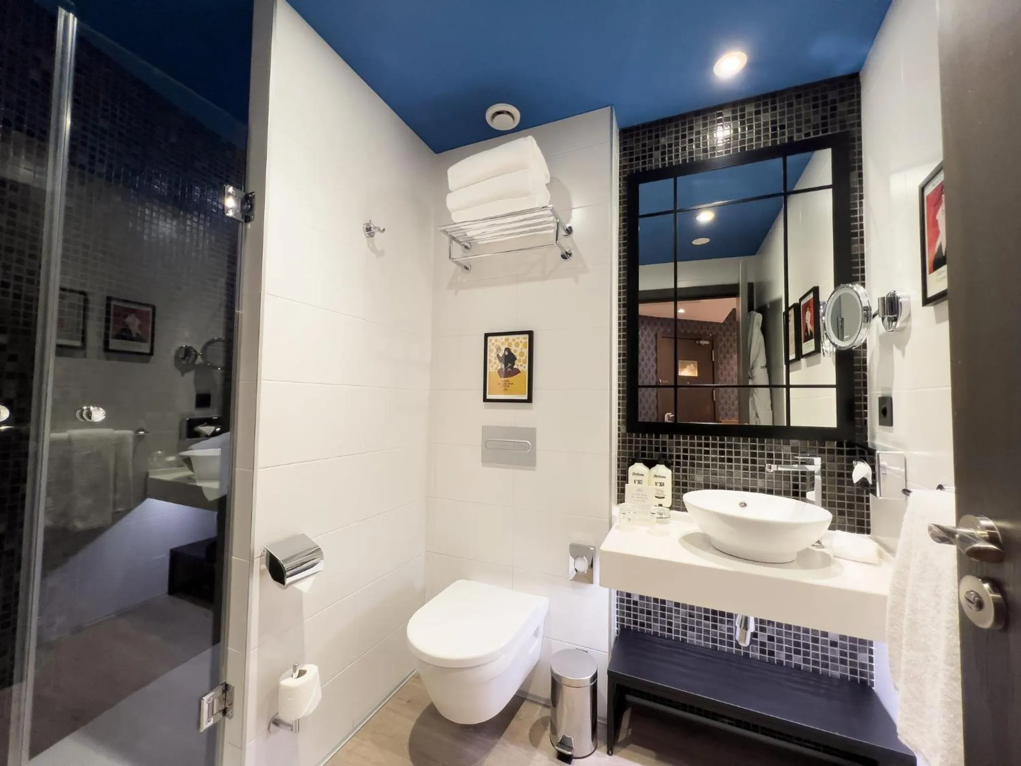 Bathroom in Hotel Indigo Madrid - Gran Vía by IHG