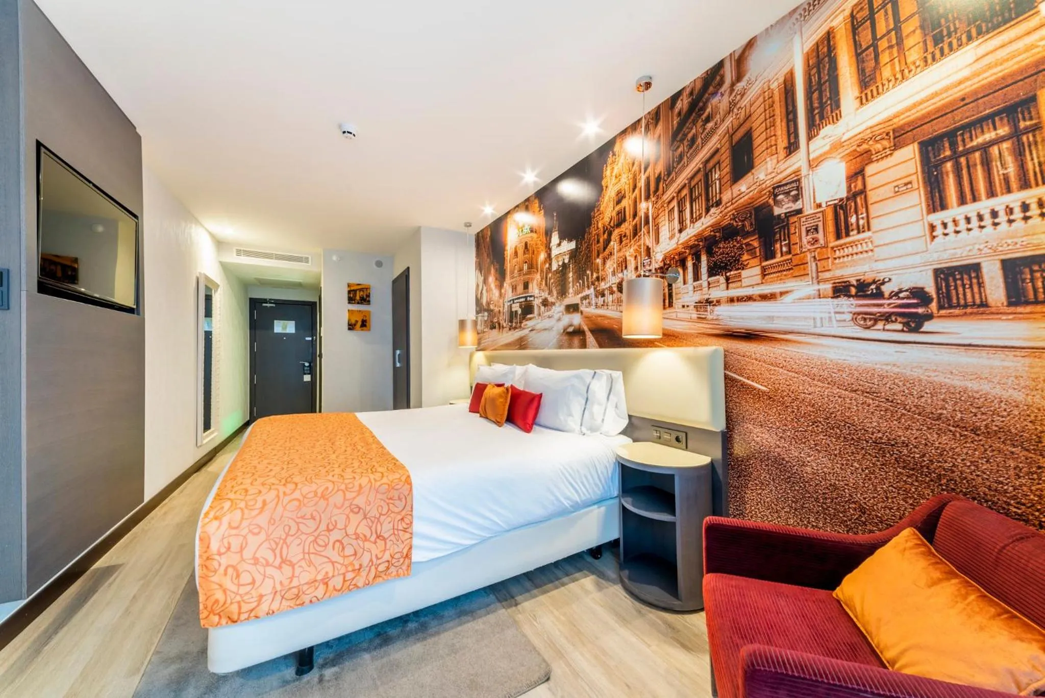 Photo of the whole room, Bed in Hotel Indigo Madrid - Gran Vía by IHG