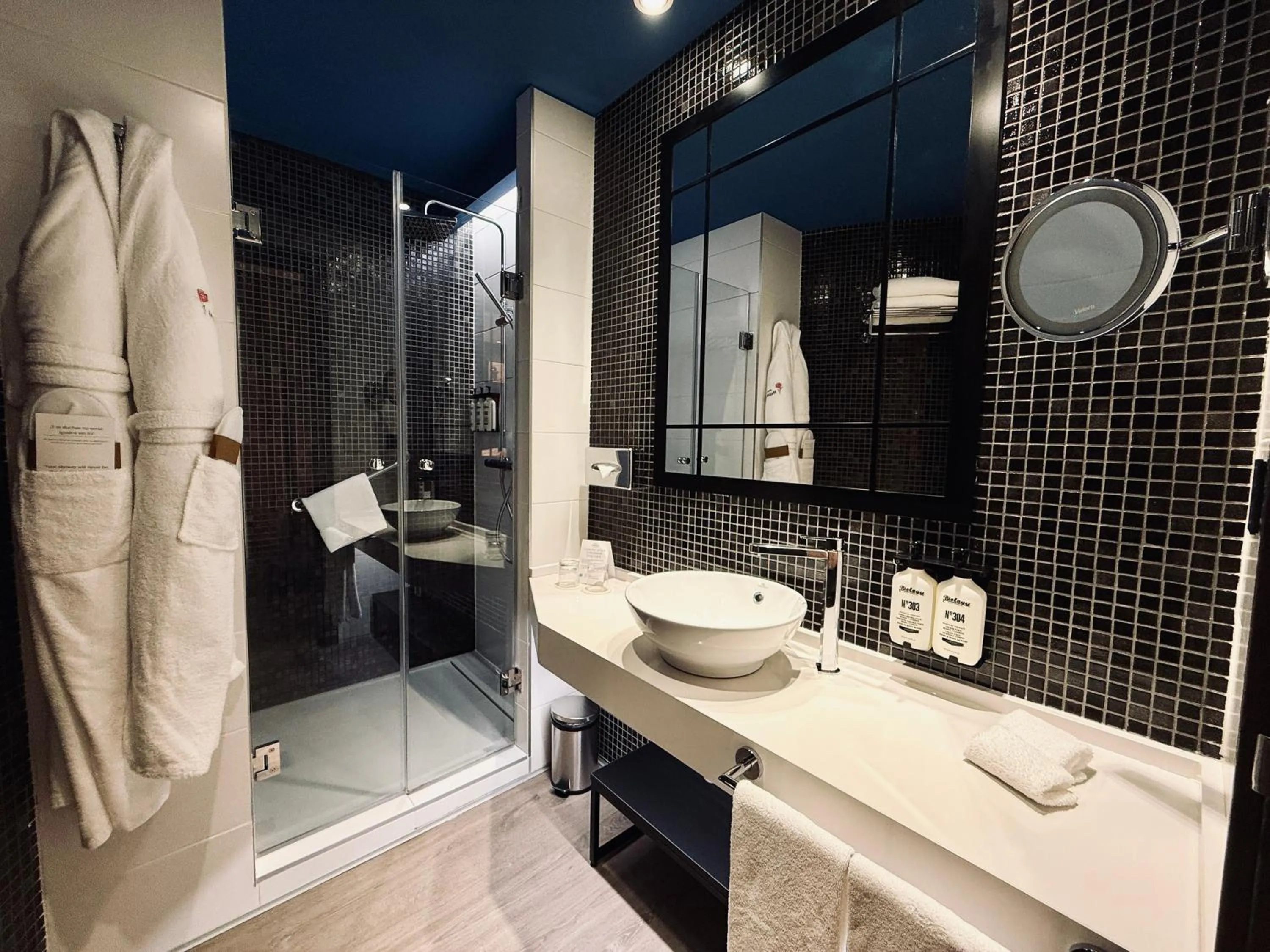 Shower in Hotel Indigo Madrid - Gran Vía by IHG