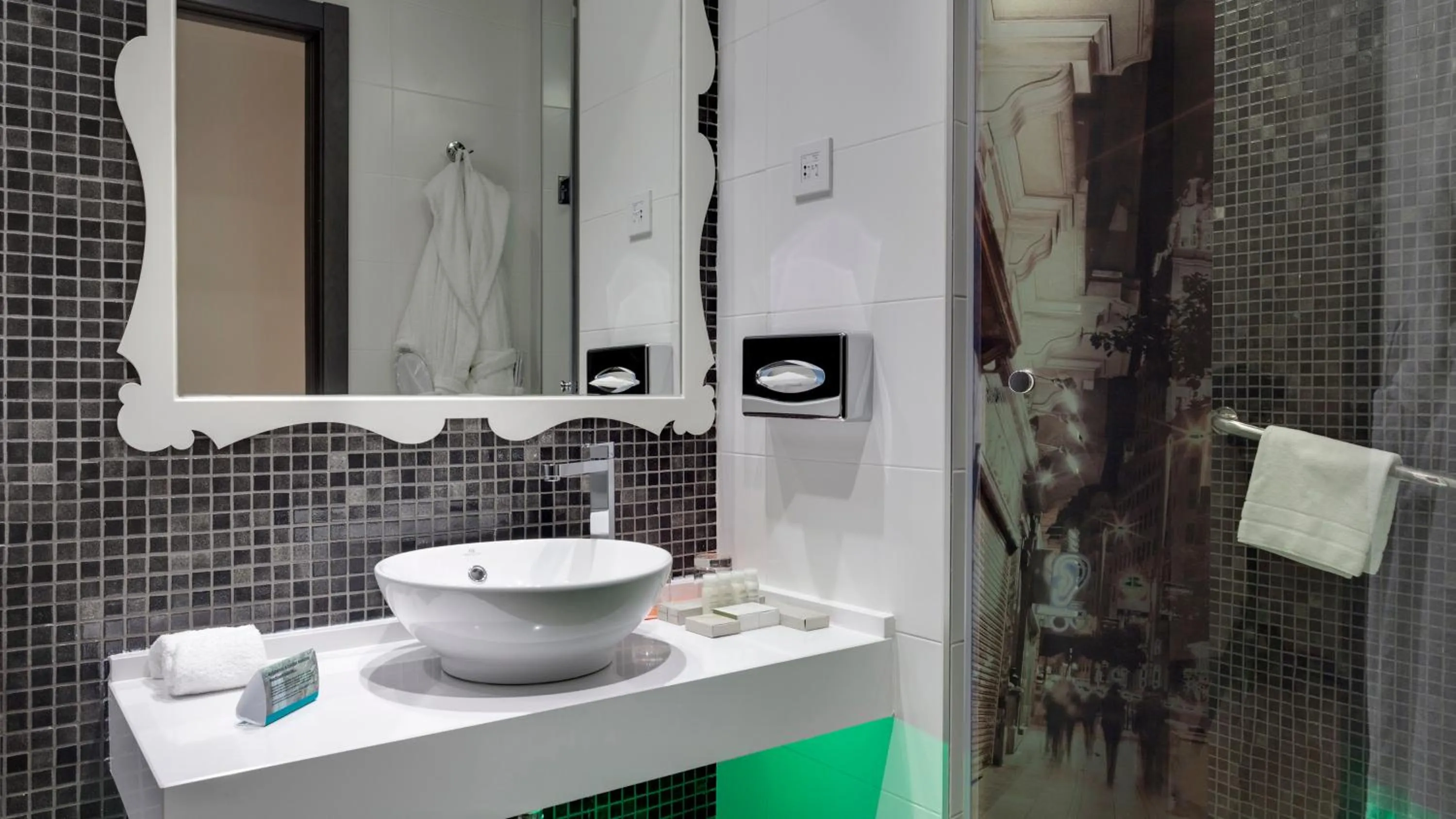 Bathroom in Hotel Indigo Madrid - Gran Vía by IHG