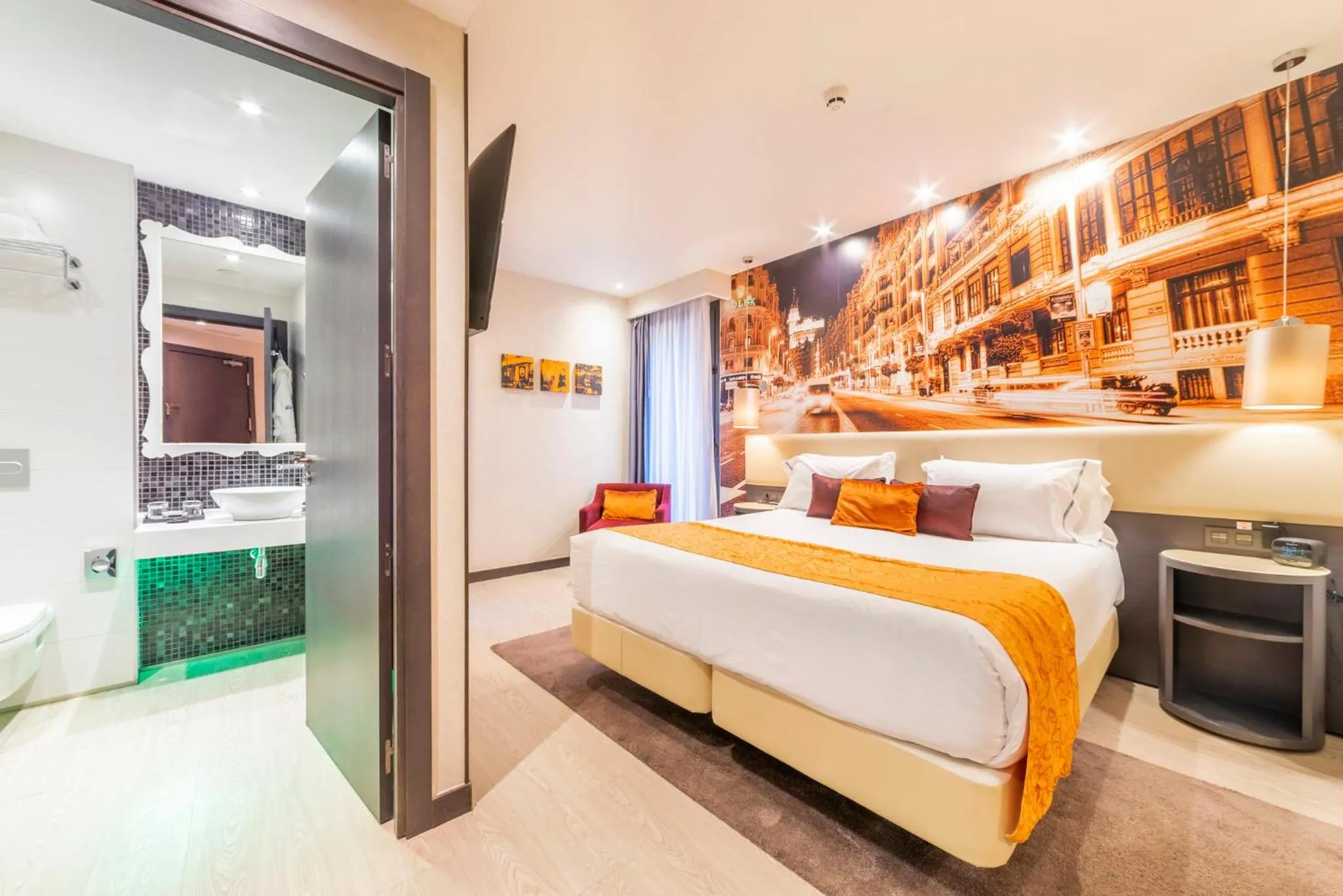 Photo of the whole room, Bed in Hotel Indigo Madrid - Gran Vía by IHG