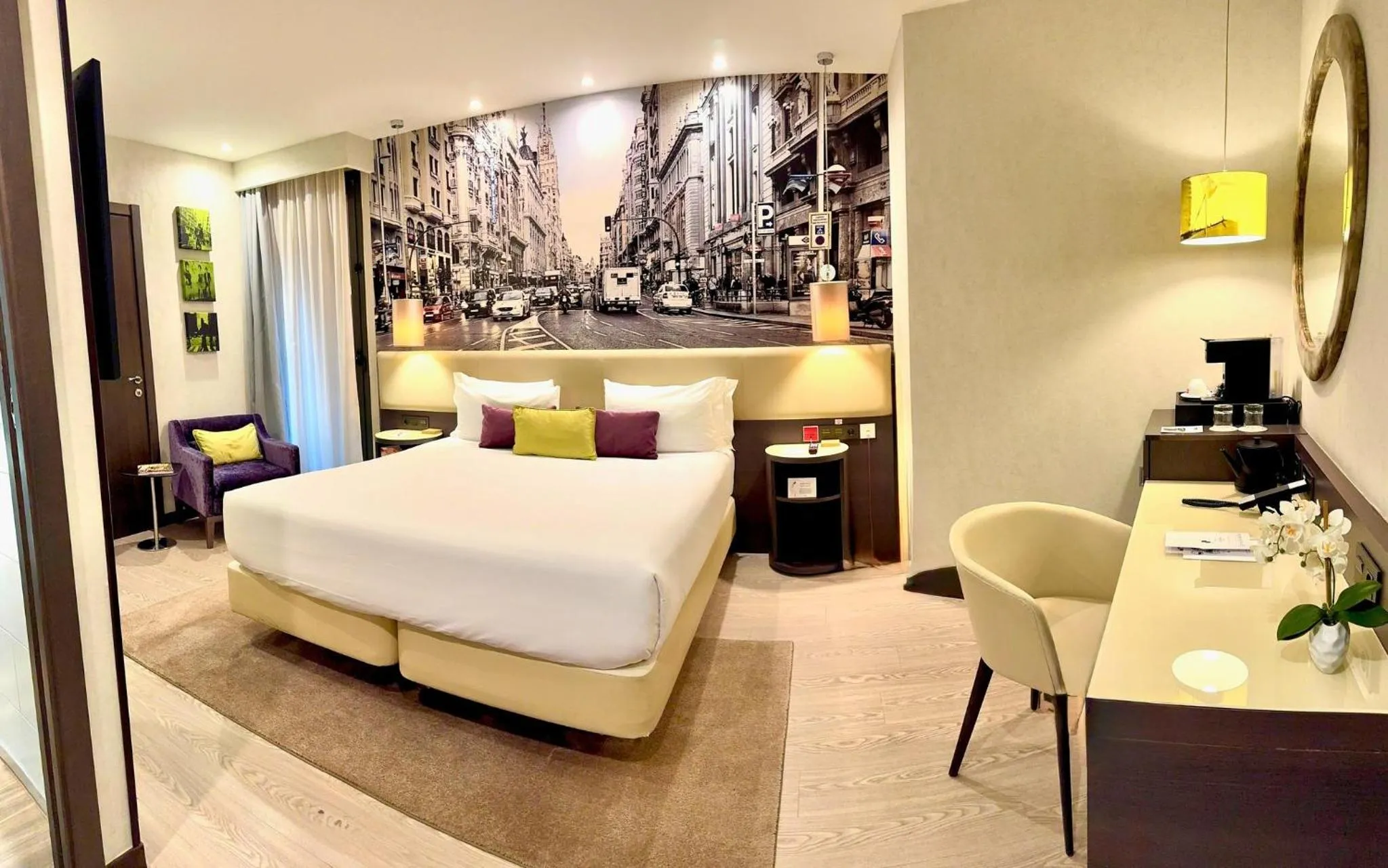 Photo of the whole room, Bed in Hotel Indigo Madrid - Gran Vía by IHG