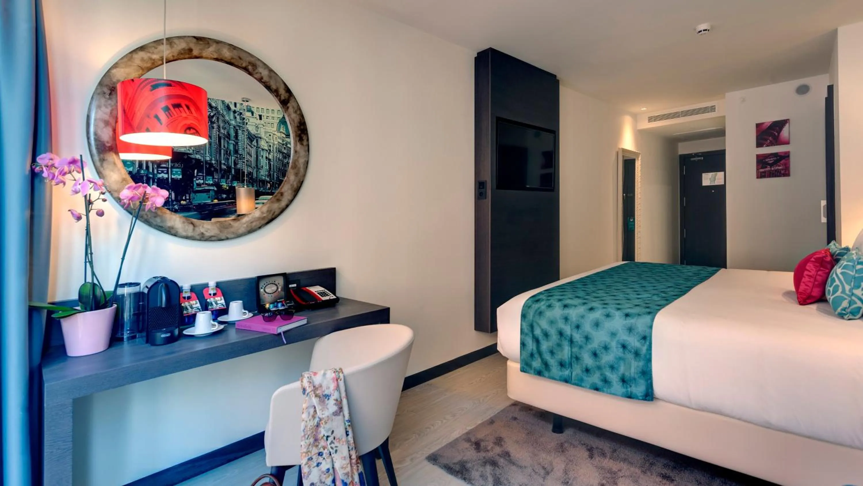 Photo of the whole room, Bed in Hotel Indigo Madrid - Gran Vía by IHG