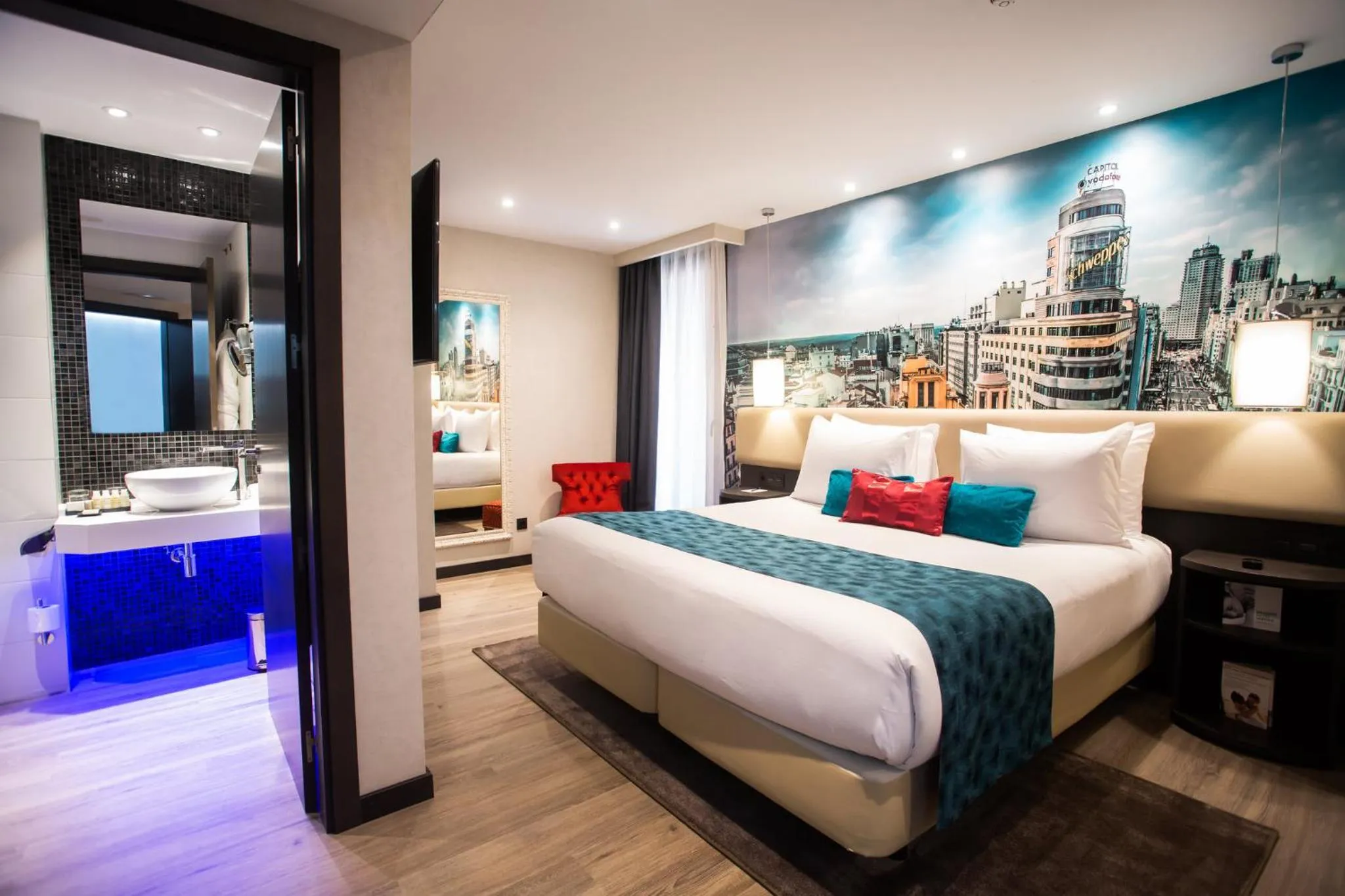 Photo of the whole room, Bed in Hotel Indigo Madrid - Gran Vía by IHG