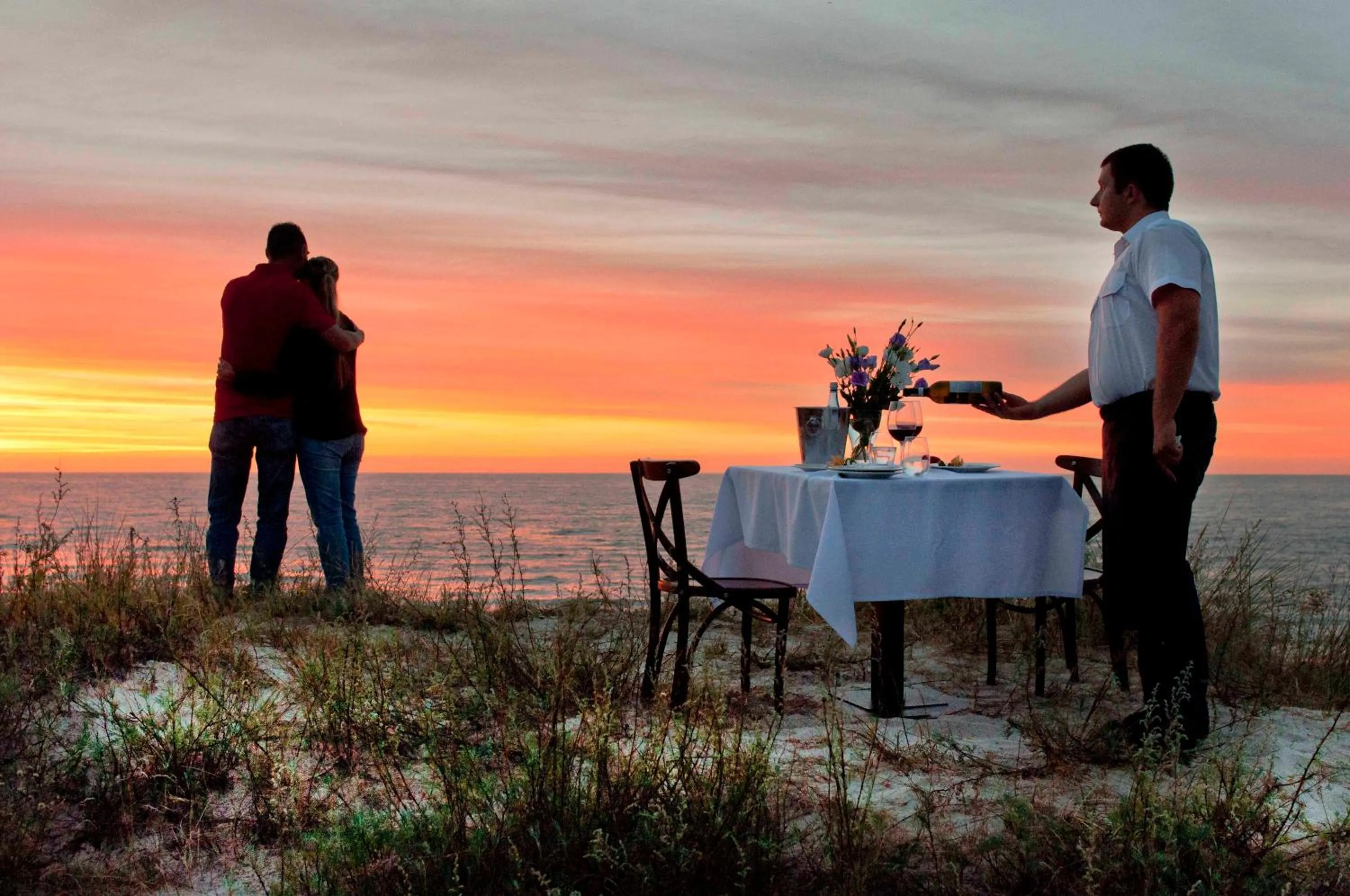 People in Apartamenty Mesa Grill Restaurant Cafe