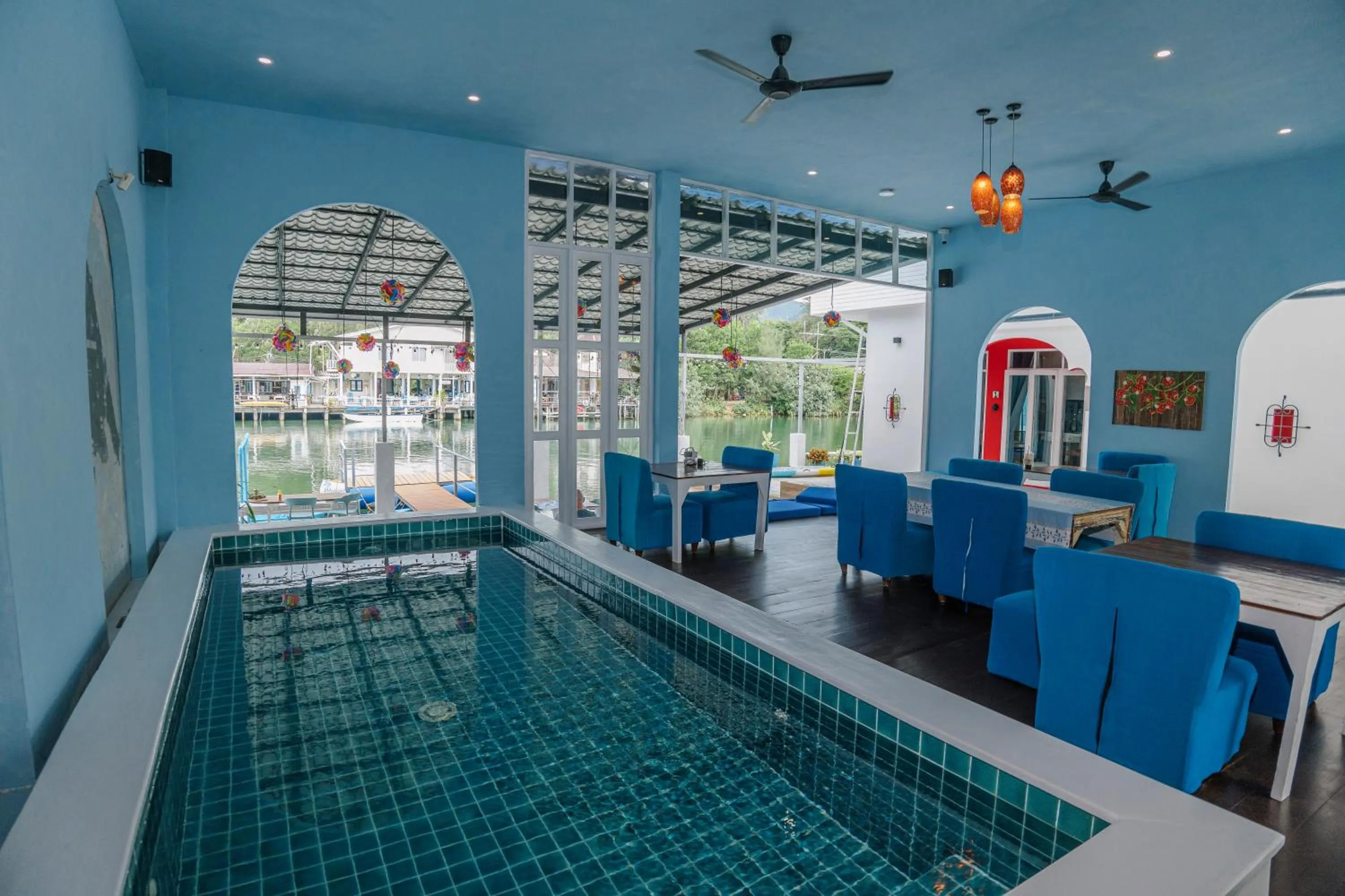 Restaurant/places to eat in Watercolours