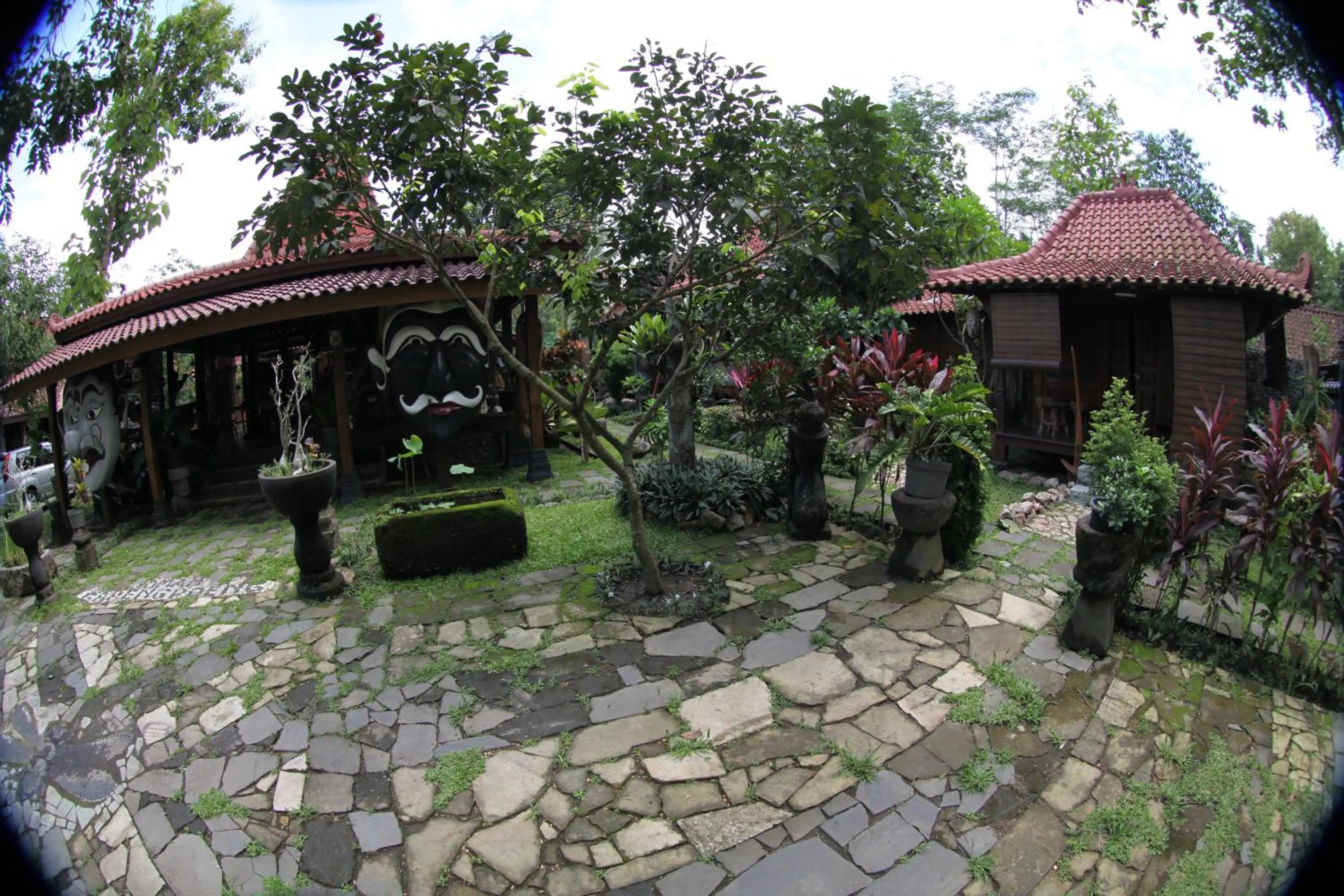 BBQ facilities in Omah Garengpoeng Guest House