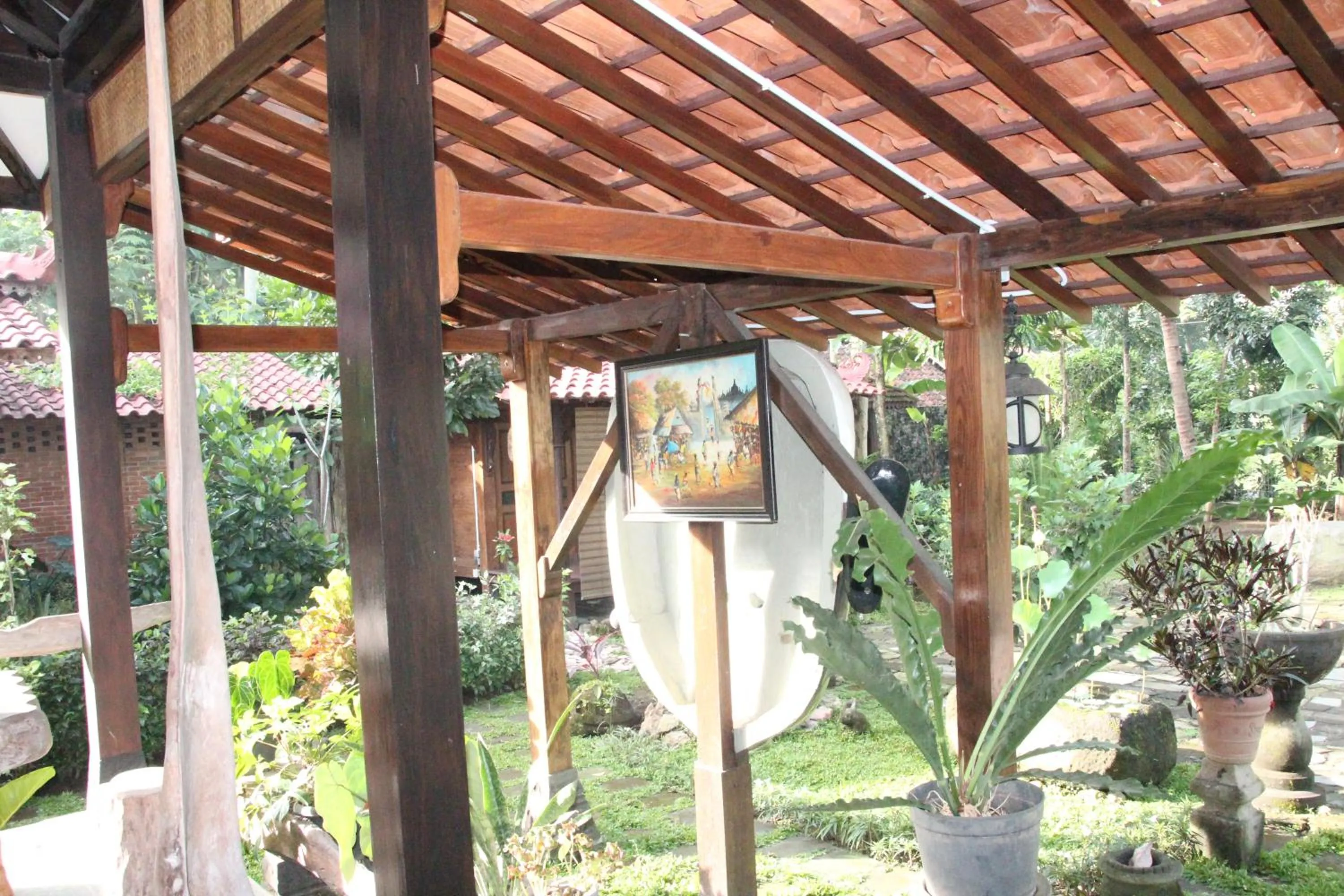 Restaurant/places to eat in Omah Garengpoeng Guest House