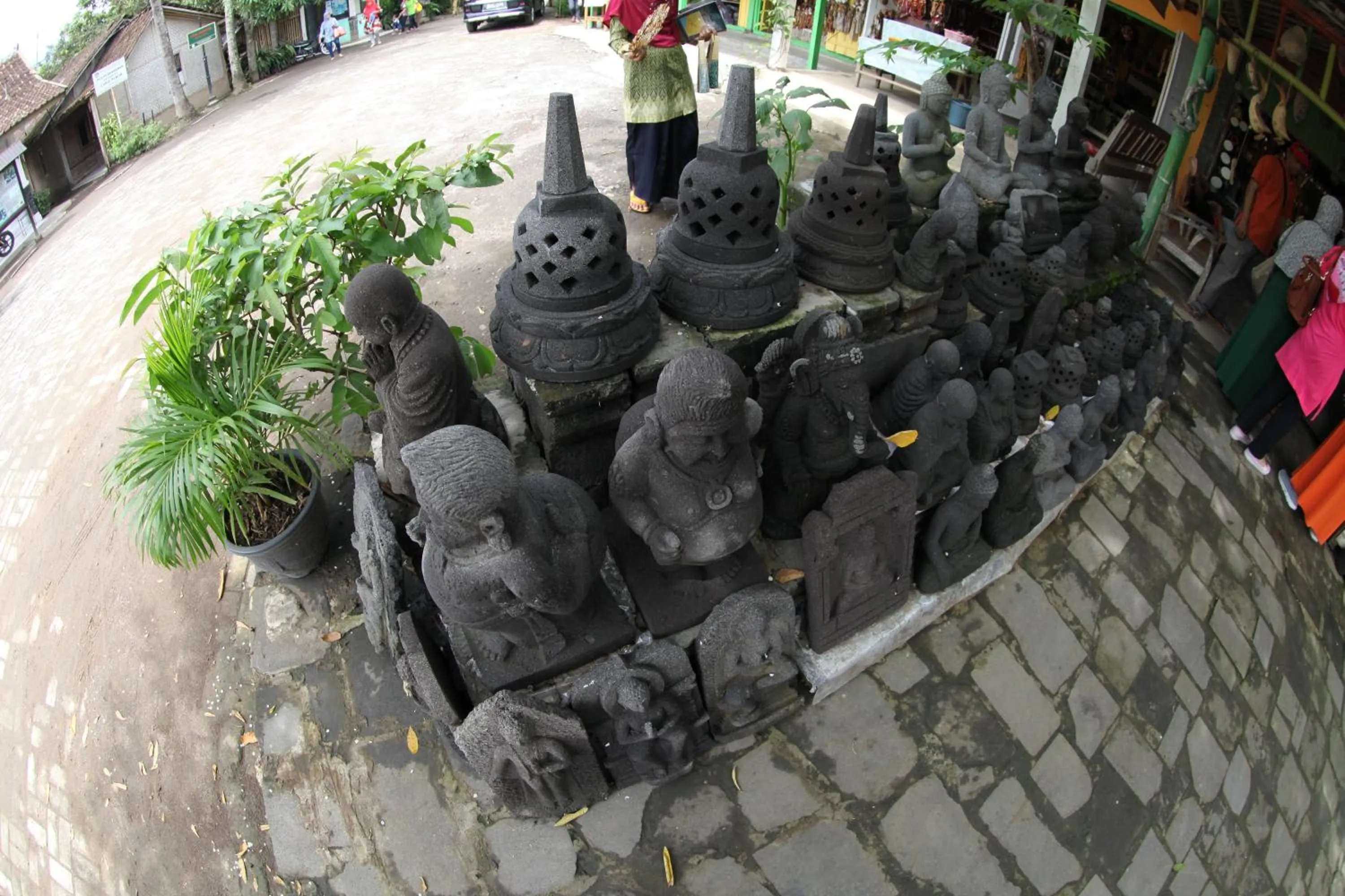 Day in Omah Garengpoeng Guest House