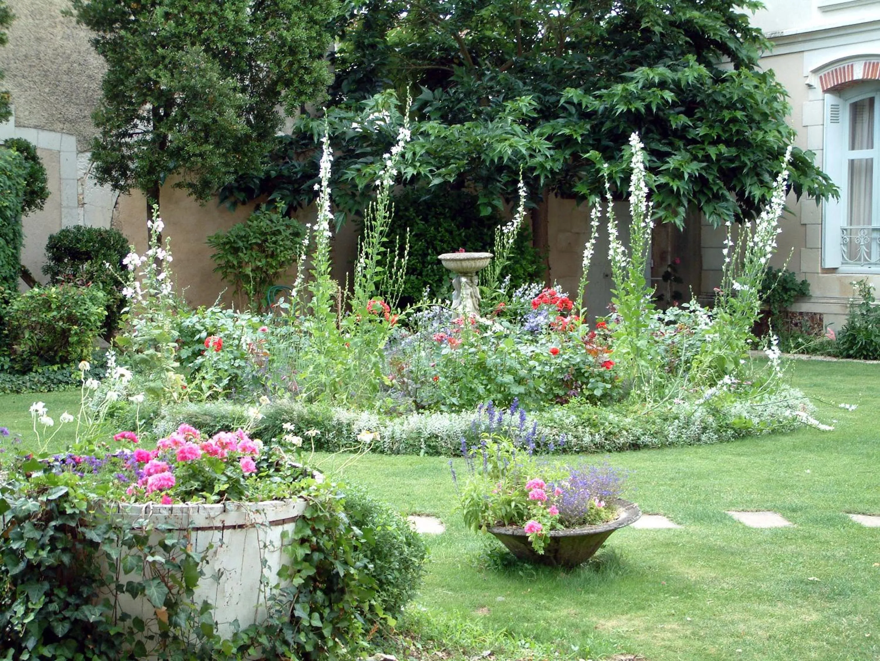 Garden in La Roseraie