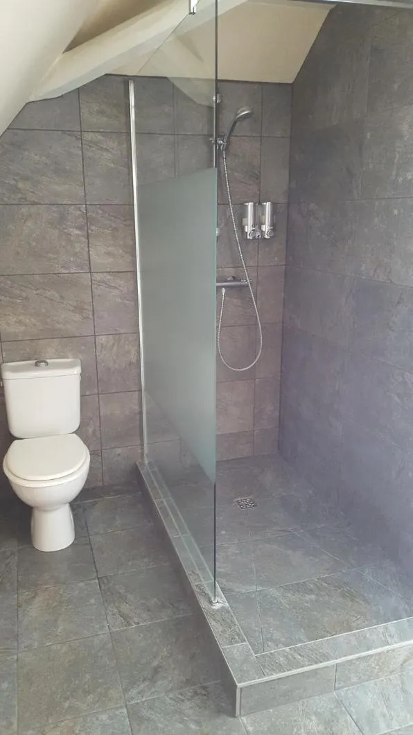 Bathroom in La Roseraie