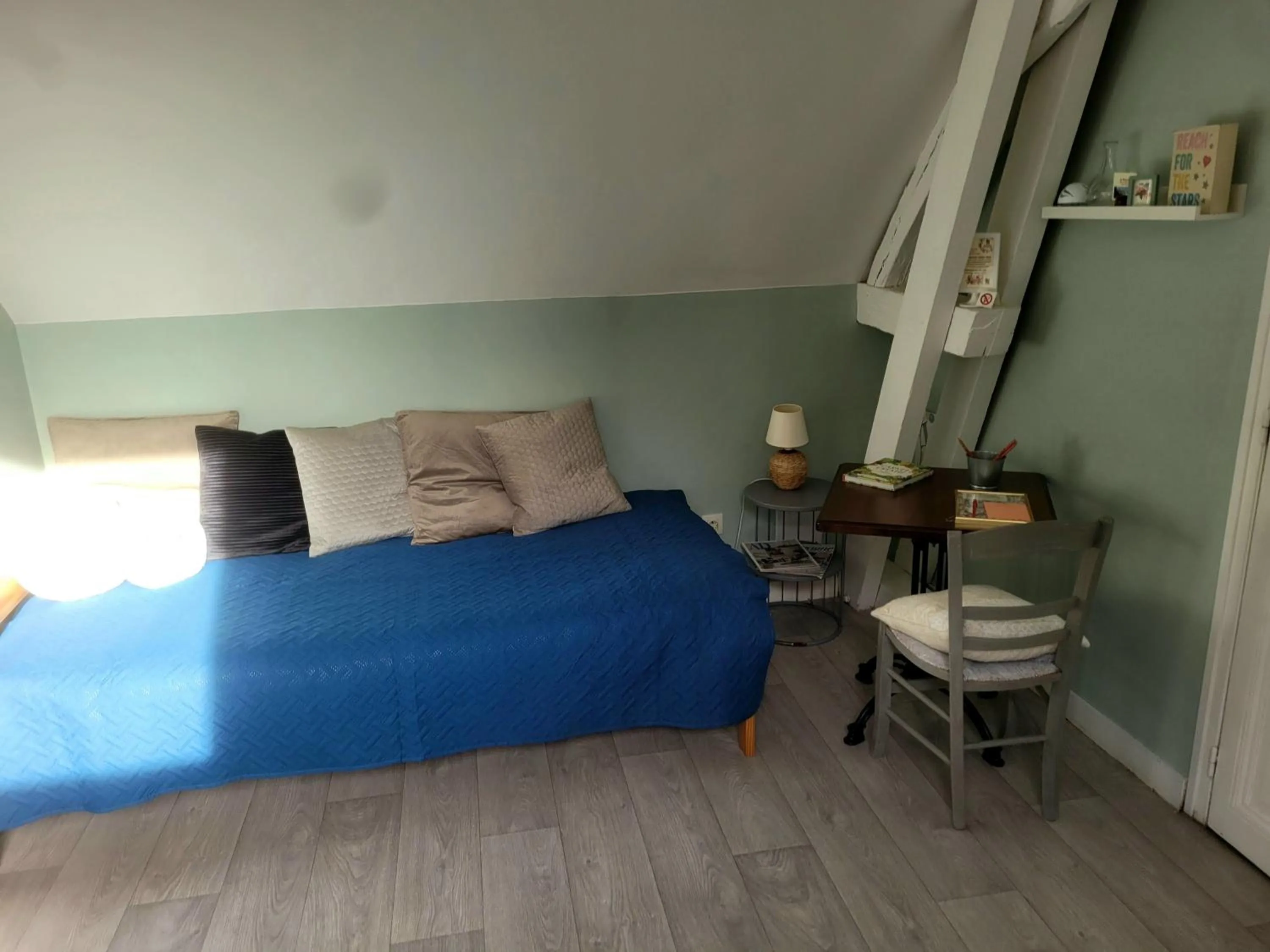 Property building, Bed in La Roseraie