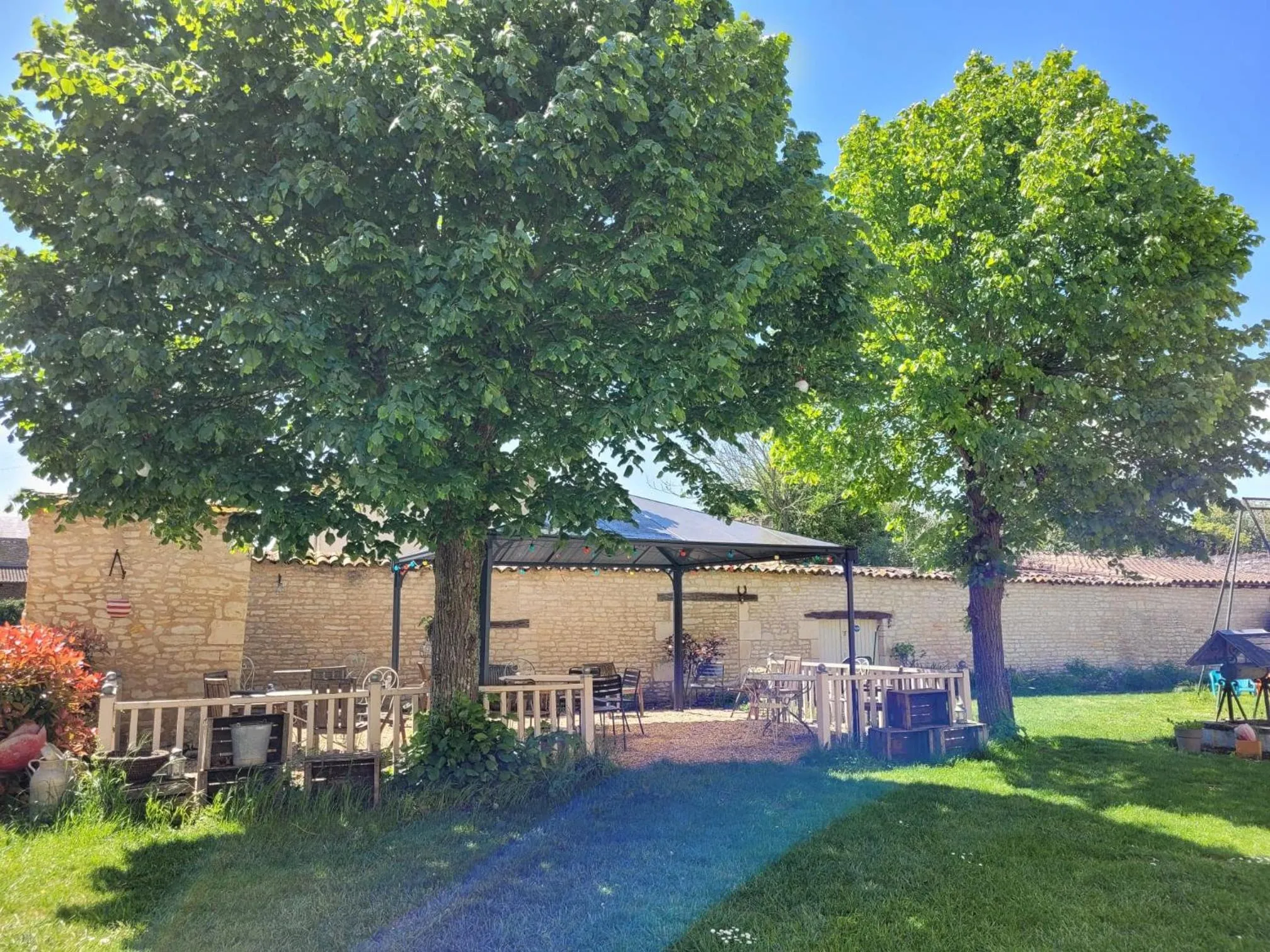 Property building in La Roseraie