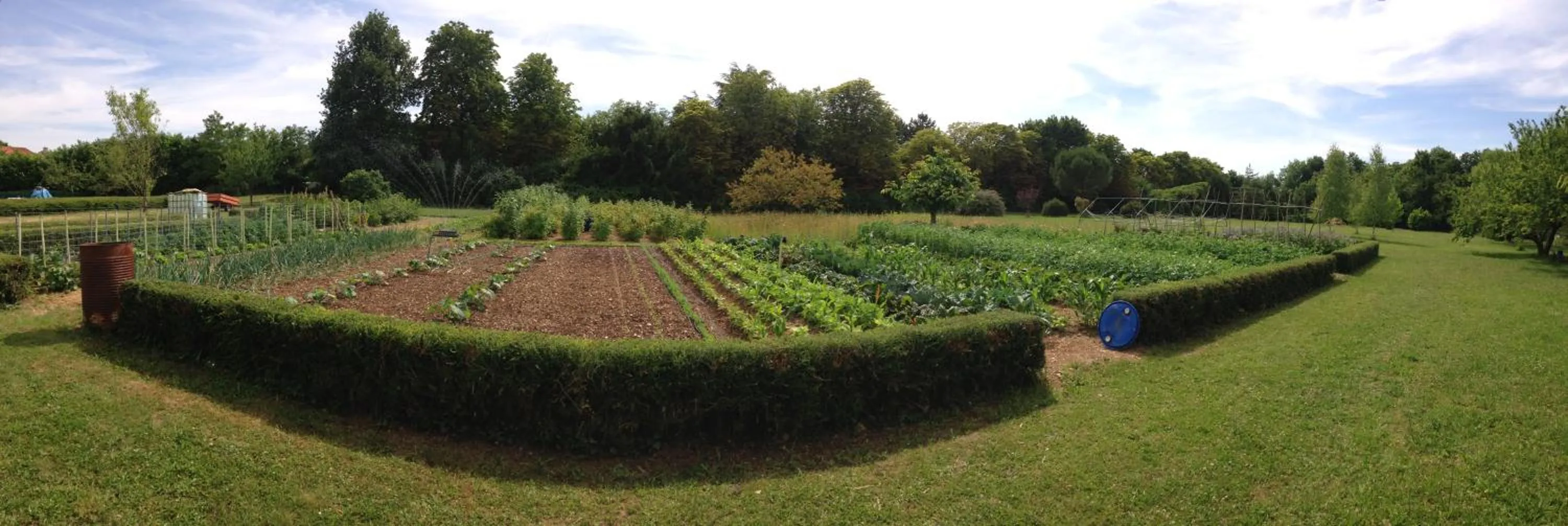 Area and facilities in La Roseraie