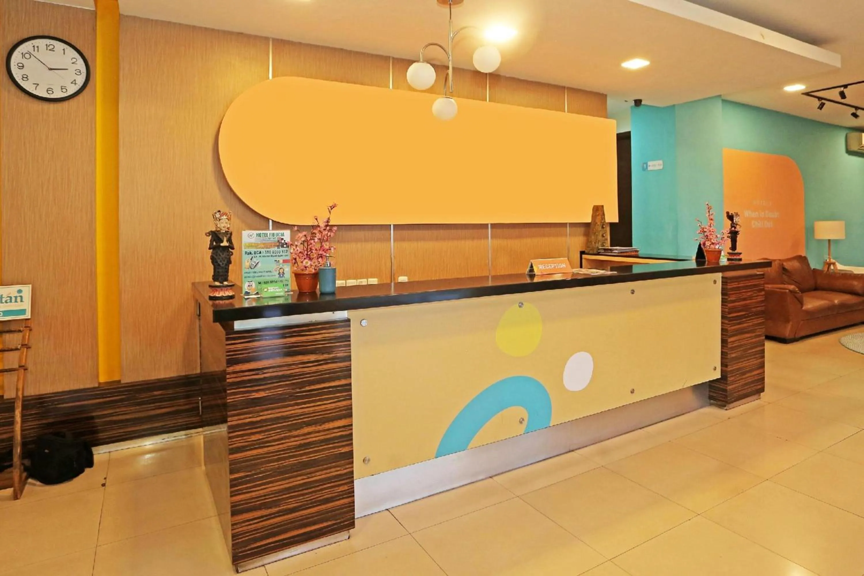 Lobby or reception in Super OYO Townhouse OAK Hotel Fiducia Serpong