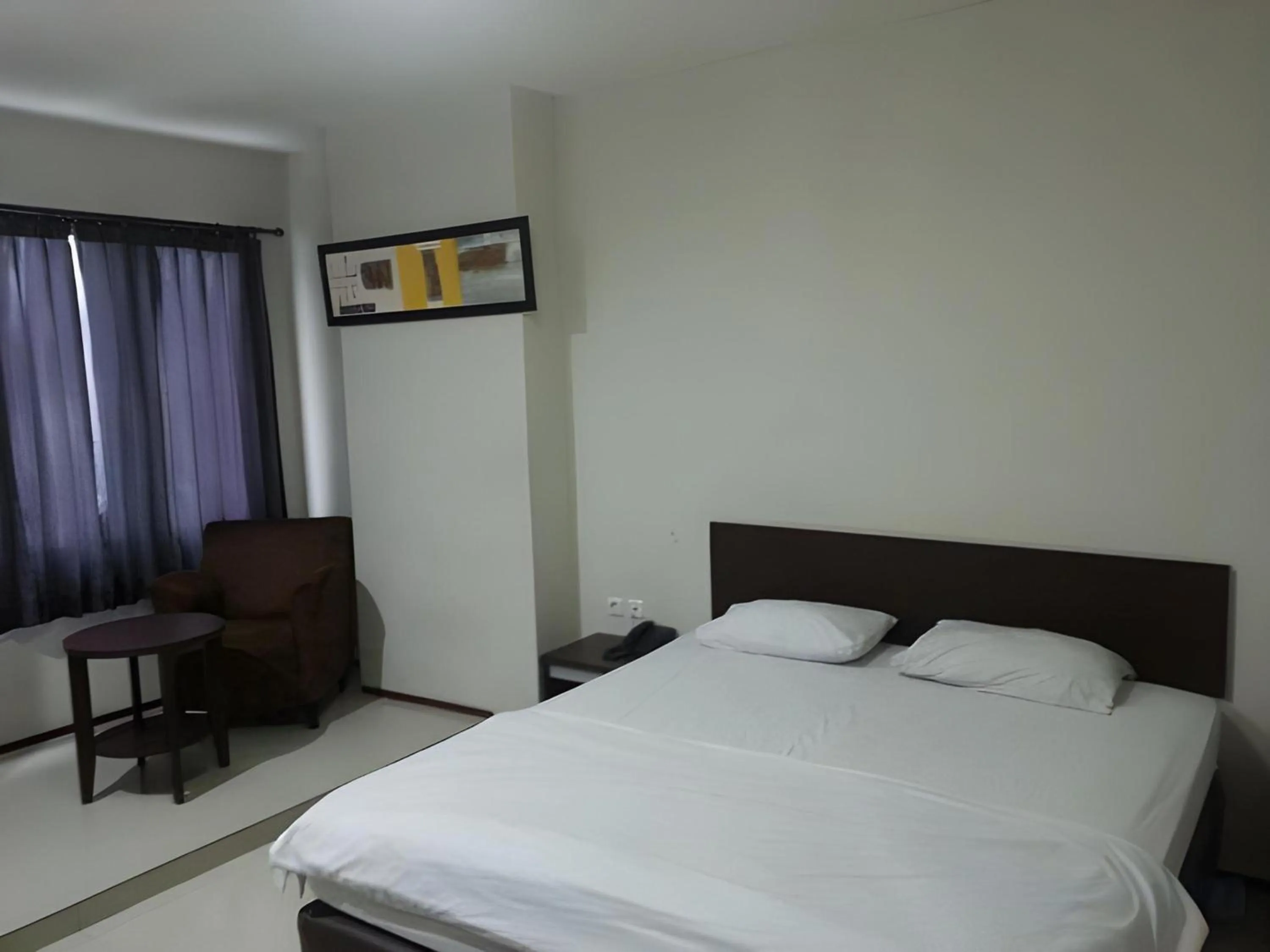 Photo of the whole room, Bed in Super OYO Townhouse OAK Hotel Fiducia Serpong