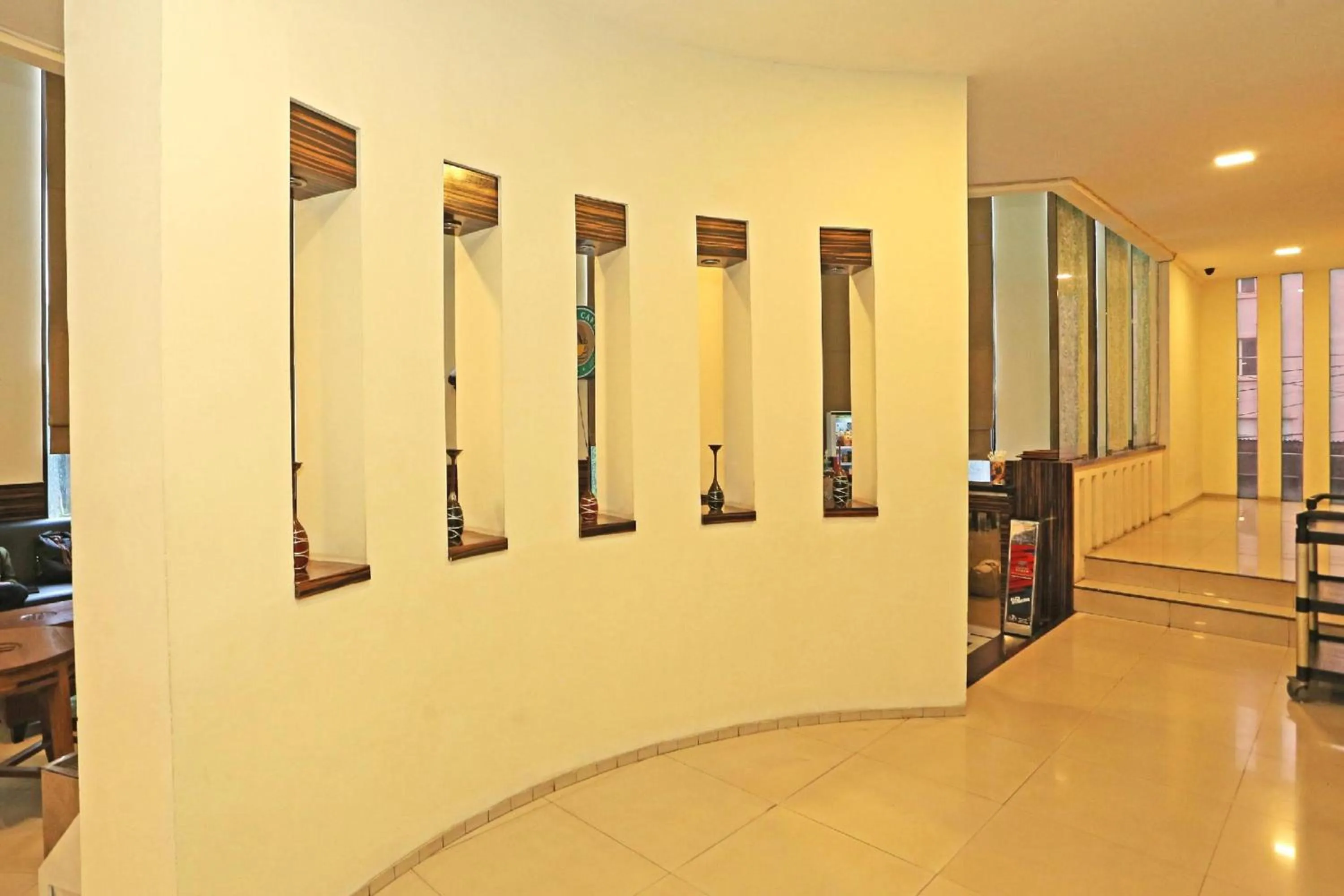 Lobby or reception in Super OYO Townhouse OAK Hotel Fiducia Serpong