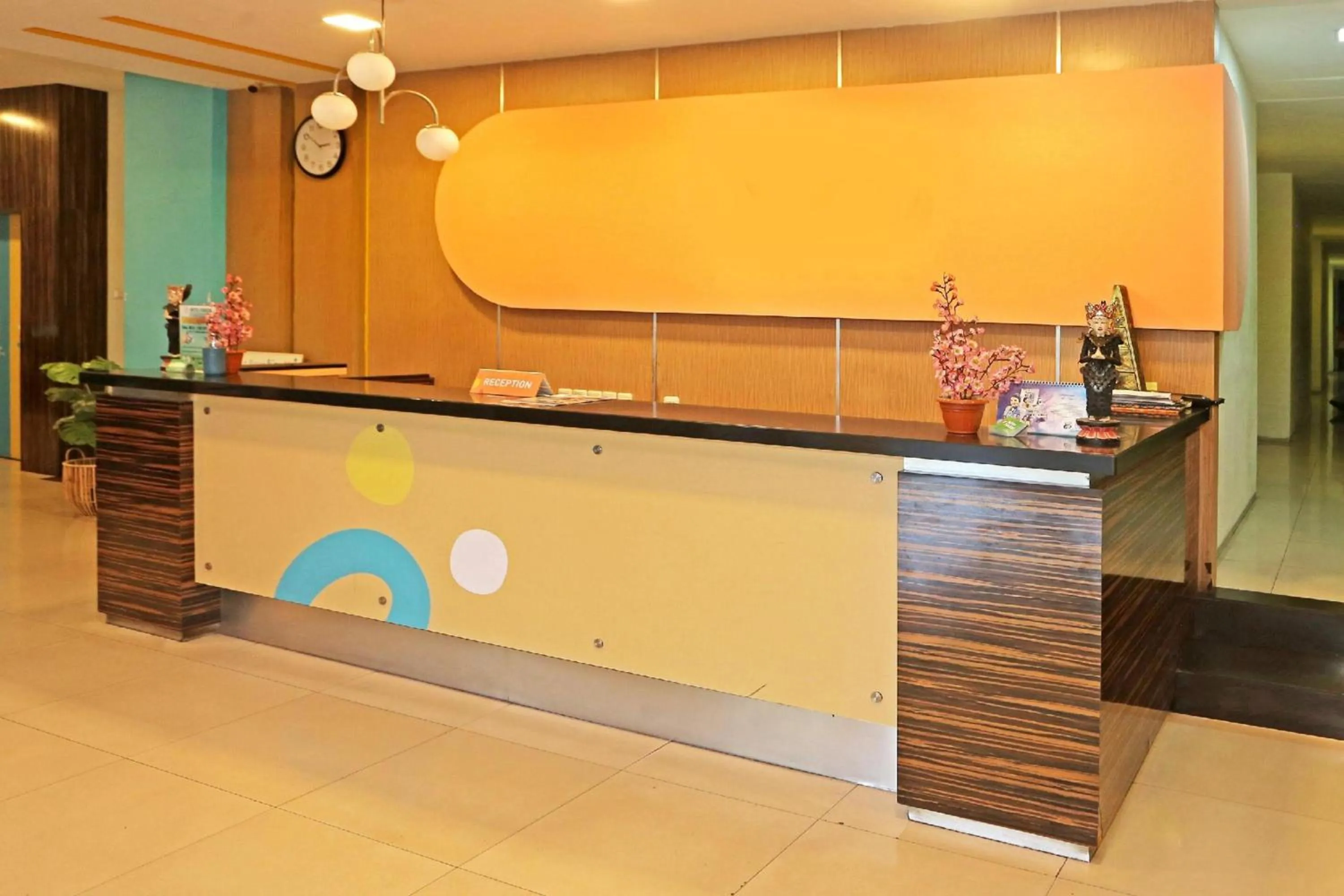 Lobby or reception in Super OYO Townhouse OAK Hotel Fiducia Serpong