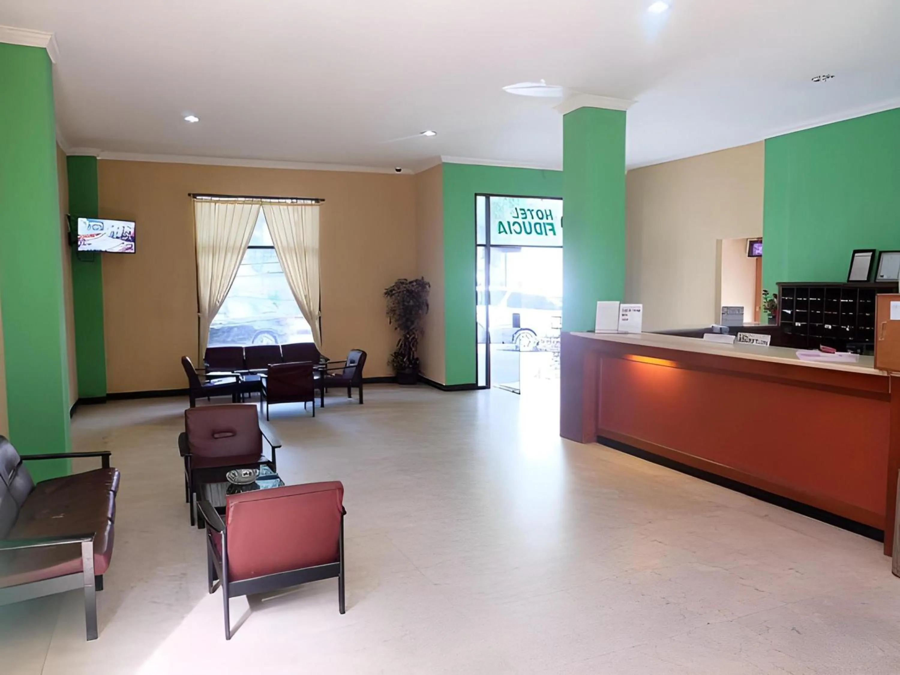 Lobby or reception in Super OYO Townhouse OAK Hotel Fiducia Serpong