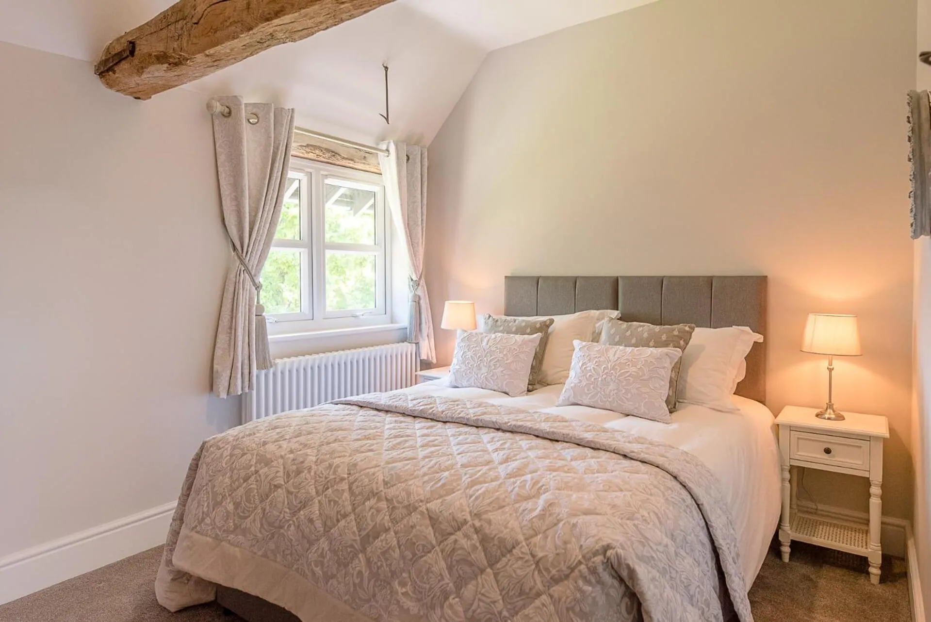 Bed in Chapel Cottage at Pond Hall Farm, Stunnning Property with Private Hot Tub, Hadleigh