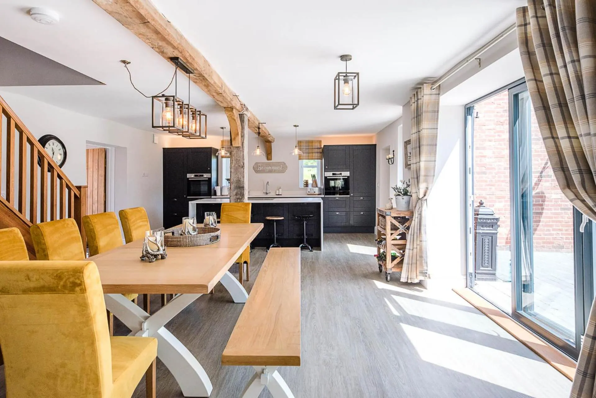 Chapel Cottage at Pond Hall Farm, Stunnning Property with Private Hot Tub, Hadleigh