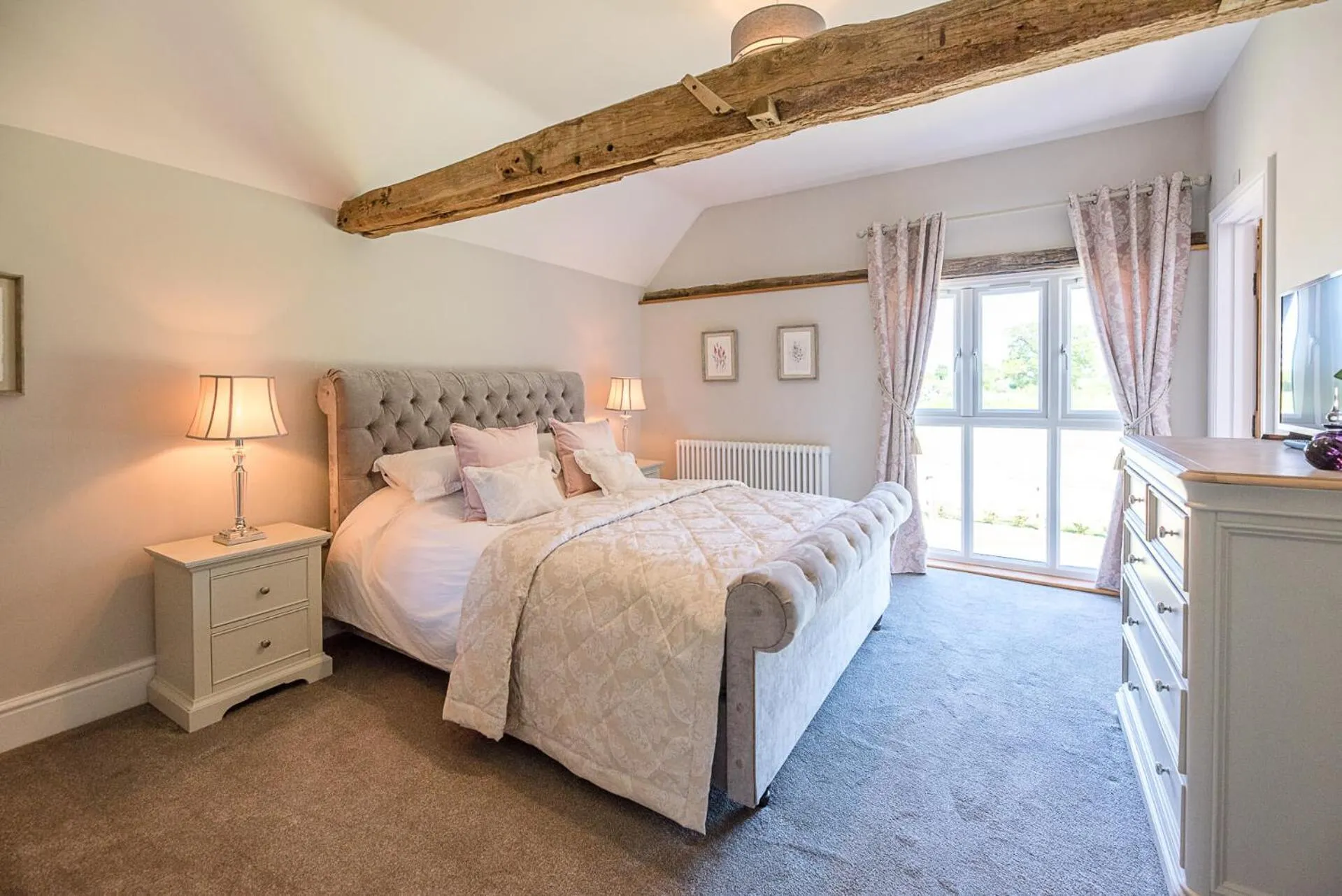 Bed in Chapel Cottage at Pond Hall Farm, Stunnning Property with Private Hot Tub, Hadleigh