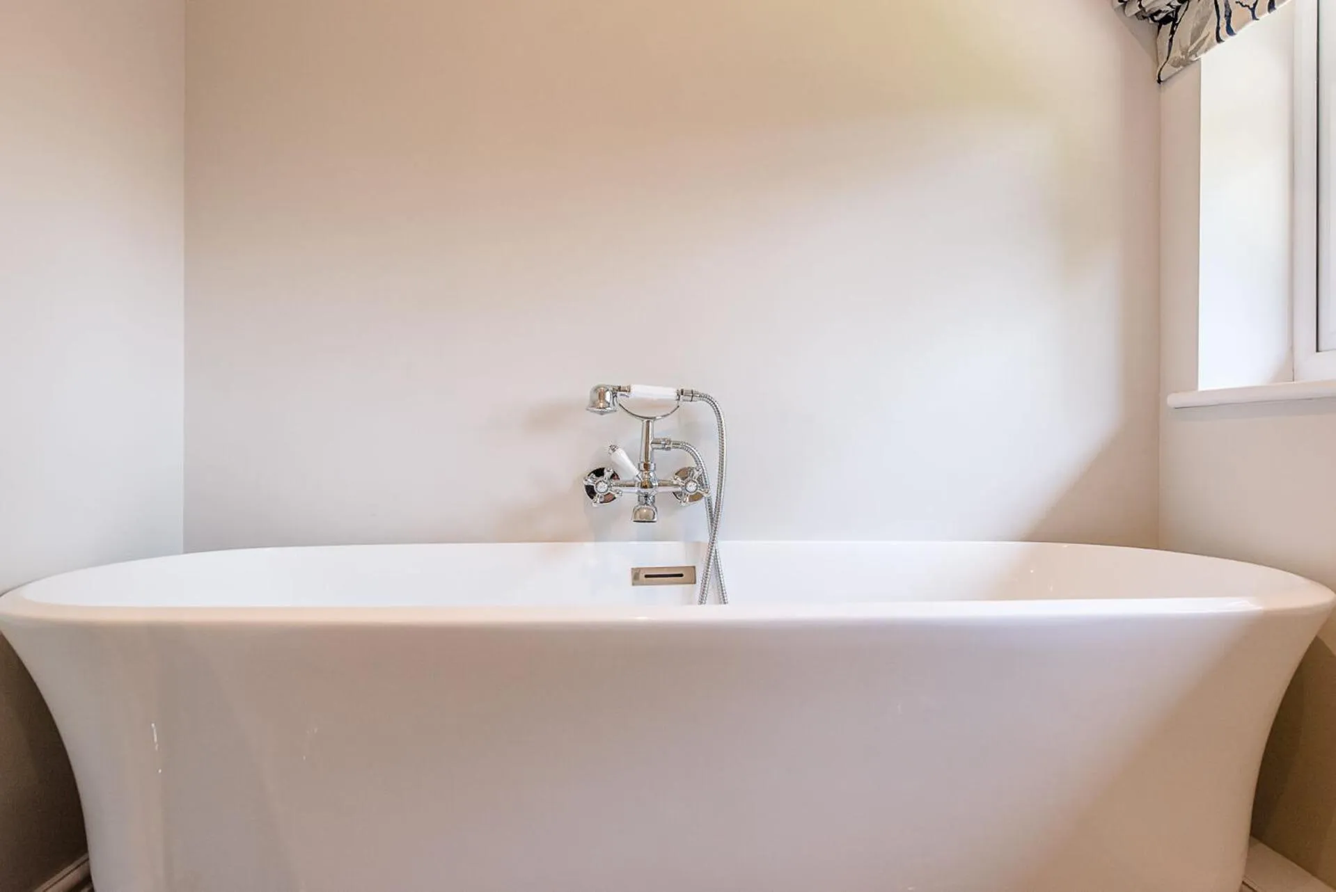 Chapel Cottage at Pond Hall Farm, Stunnning Property with Private Hot Tub, Hadleigh