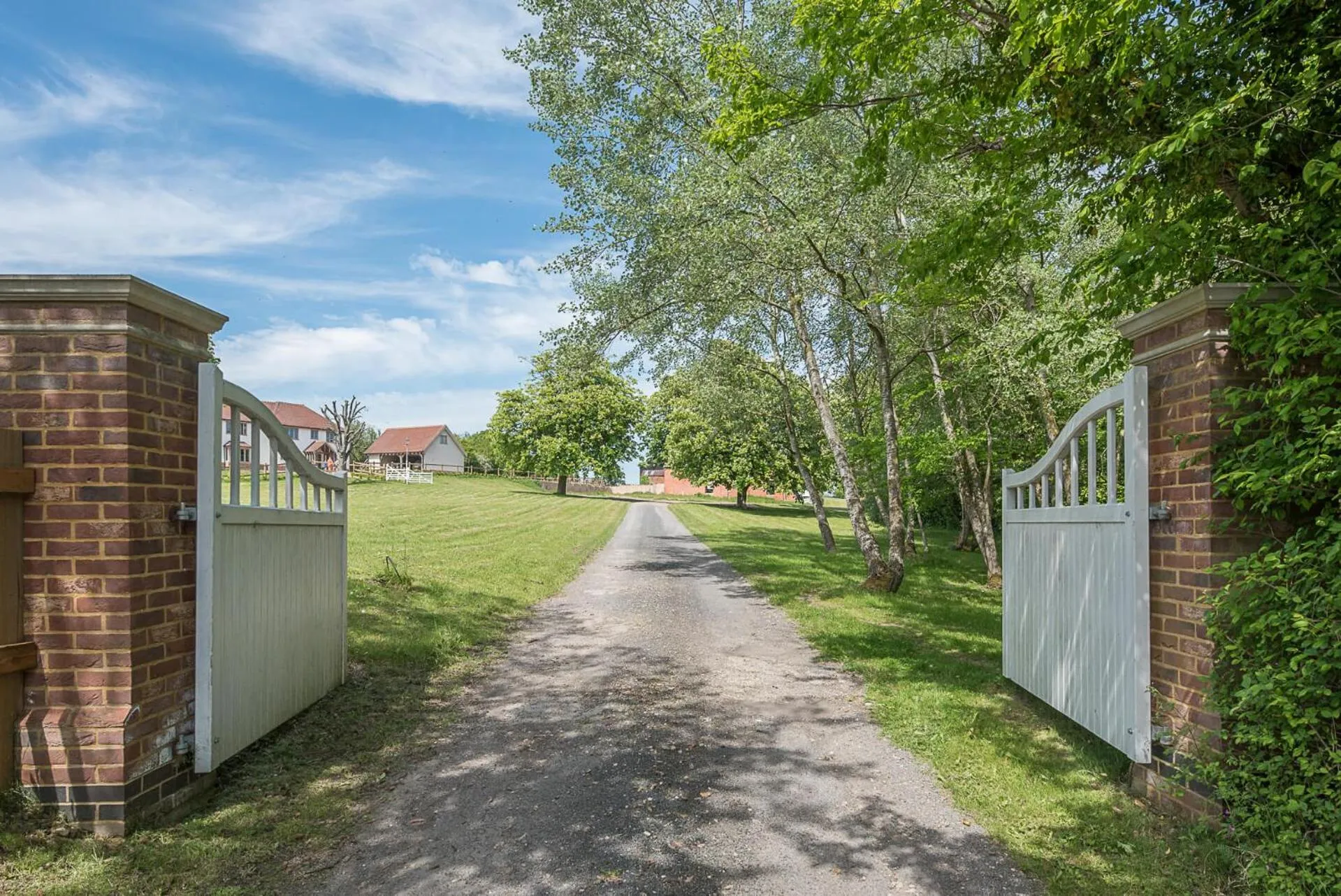 Geoff's Rest at Pond Hall Farm in Hadleigh with Private Hot Tub